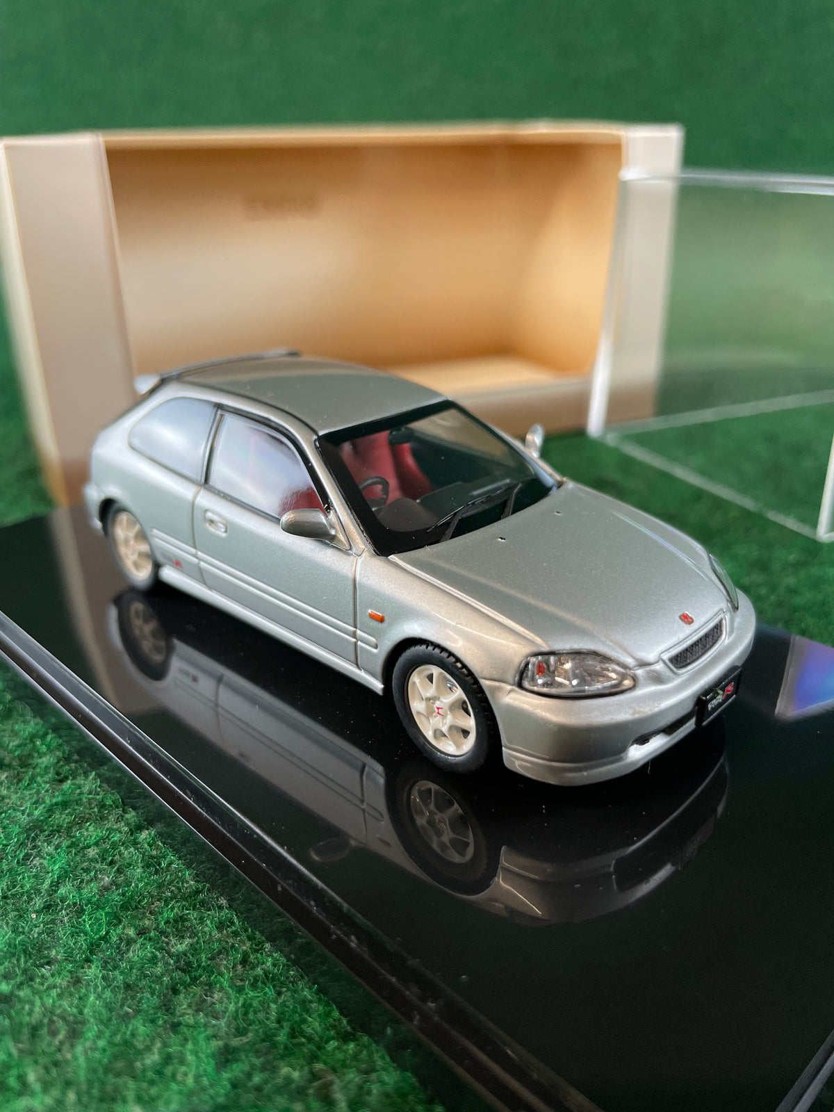 EBBRO Oldies - Honda Civic Type R EK9 Early Version (Silver) 1/43 Scale Diecast