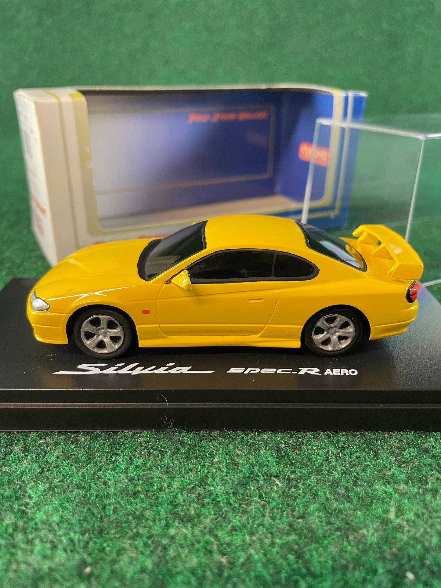 KYOSHO Poly-Stone Gallery Nissan Silvia S15 (Yellow) 1/43 Scale Model Diecast Car