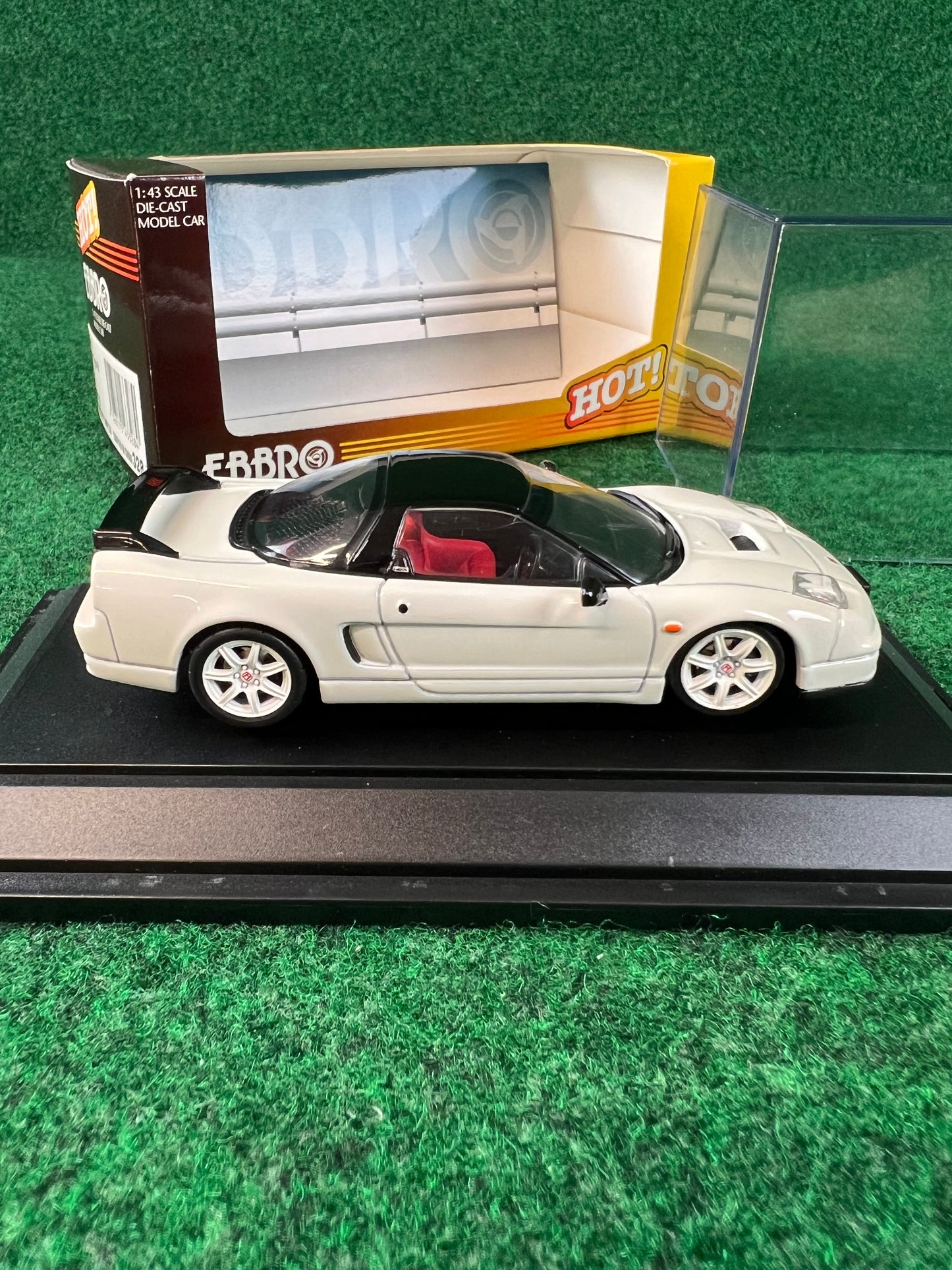 EBBRO HOT - 2001 Honda NSX Type-R White 1/43 Scale Diecast