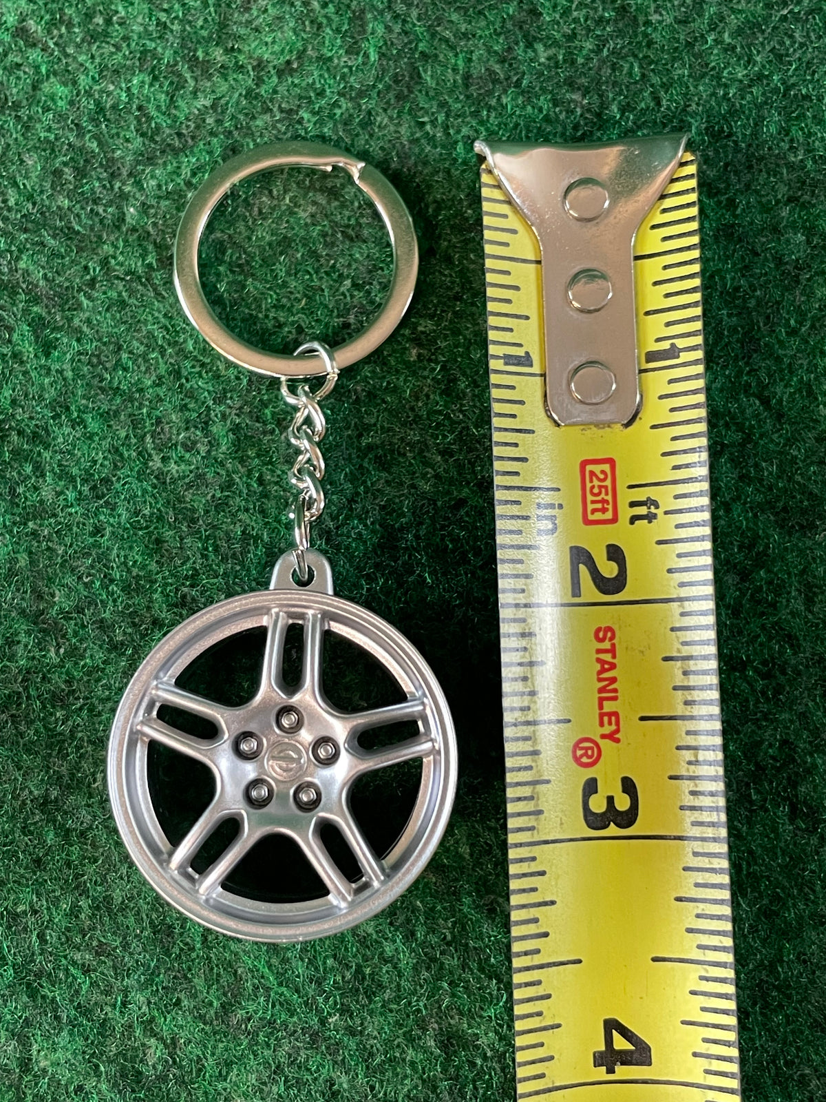 TC Juurokuhoi Vending Machine Nissan Skyline R33 GT-R Wheel Keychain