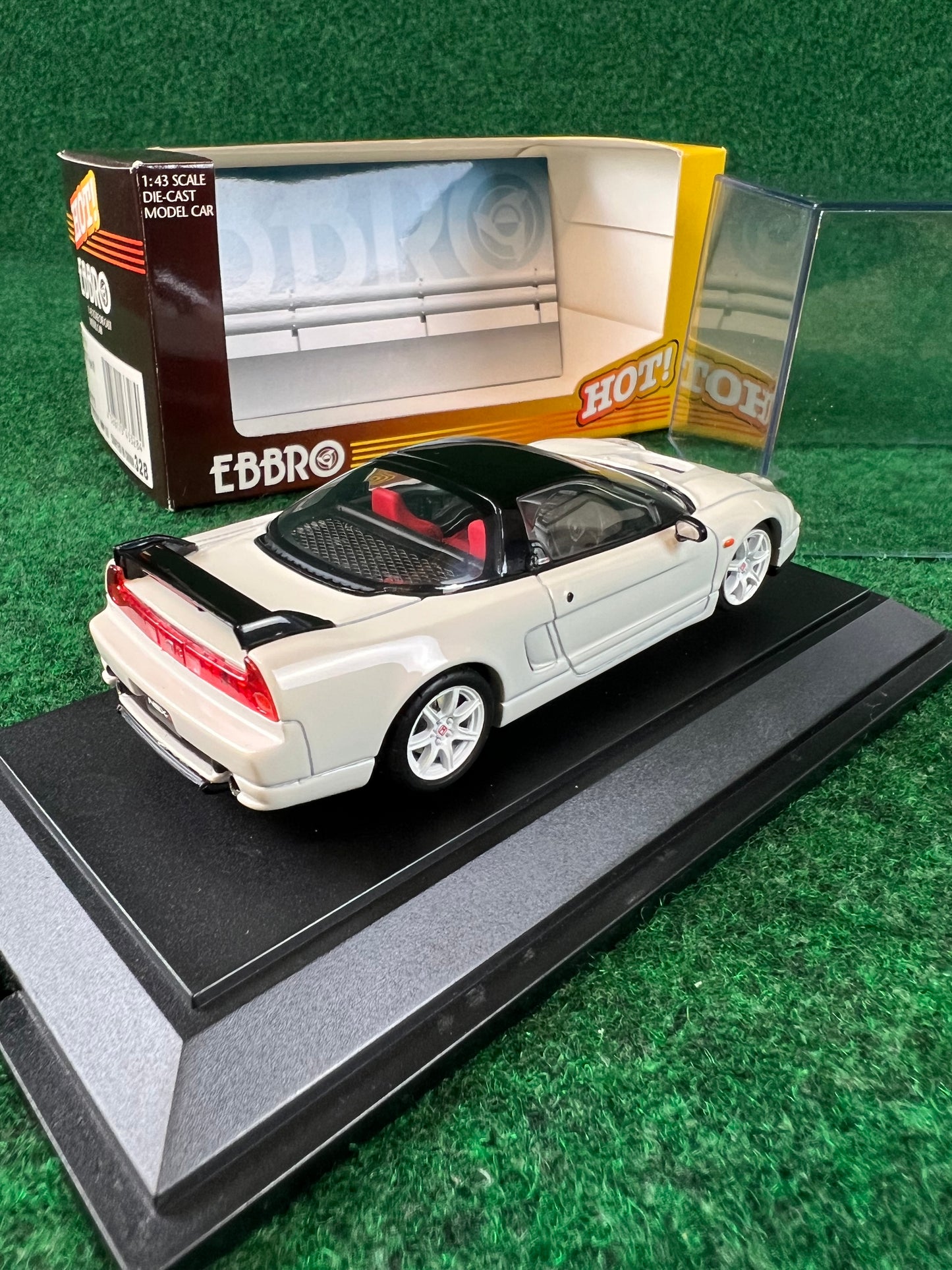 EBBRO HOT - 2001 Honda NSX Type-R White 1/43 Scale Diecast