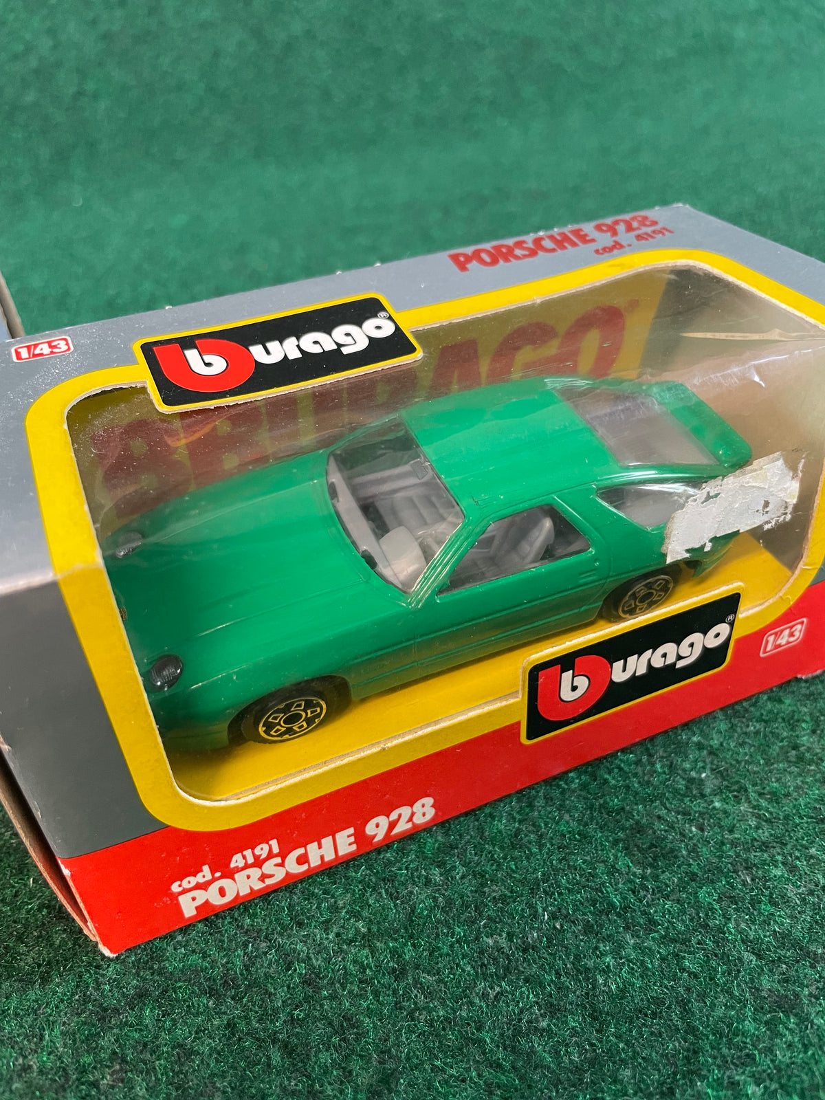 burago Porsche 928 Toy Car Diecast Set
