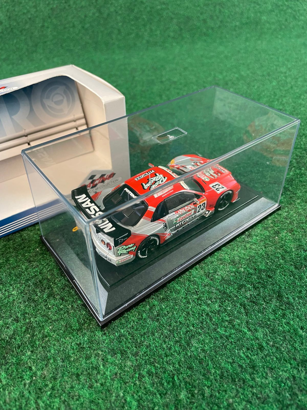 EBBRO Racing Car Collection - 2002 Castrol Pitwork Nissan Skyline R34 GT-R VQ 1/43 Scale Diecast