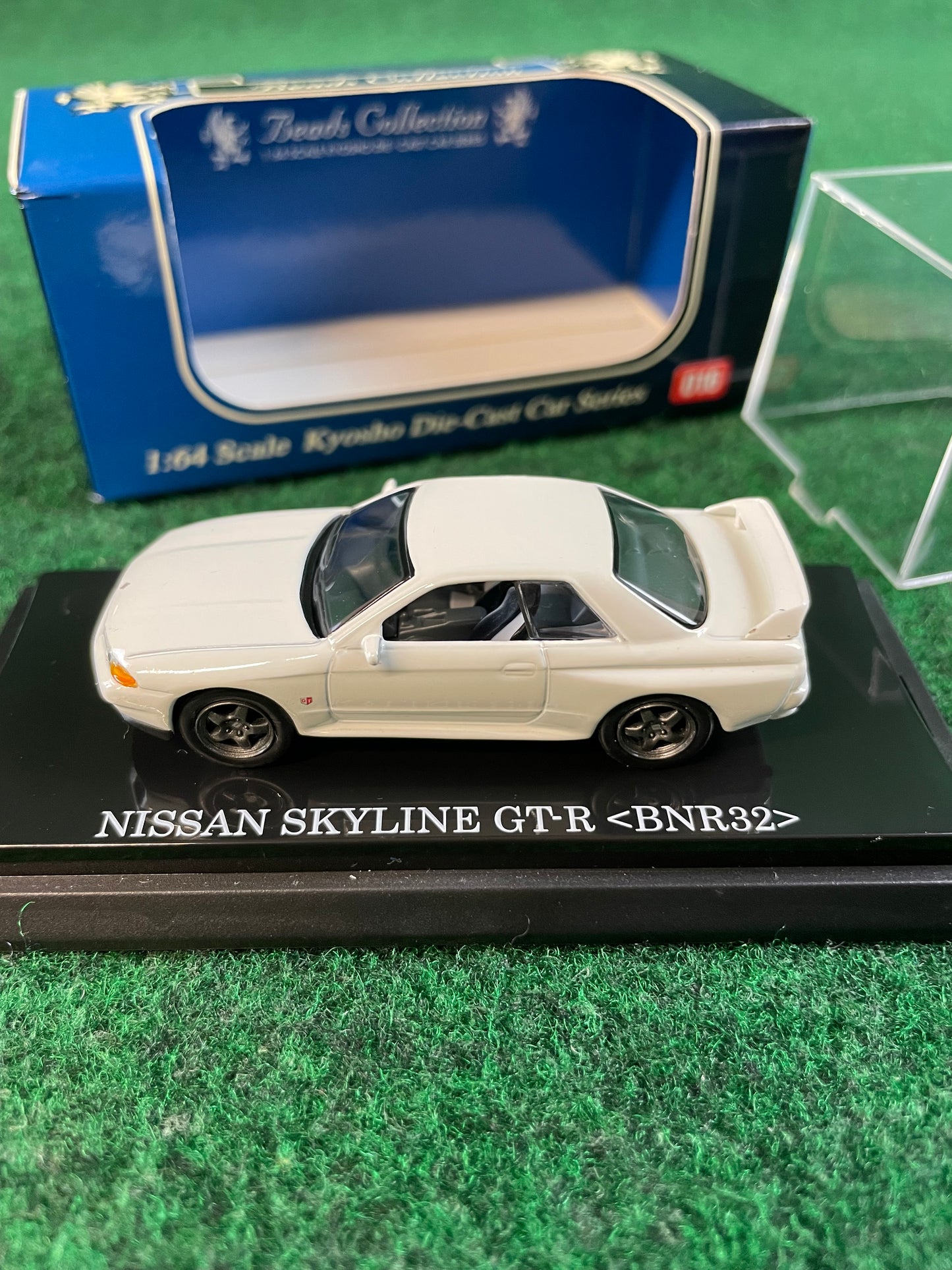KYOSHO - Beads Collection White Nissan Skyline R32 GT-R 1/64 Scale Diecast