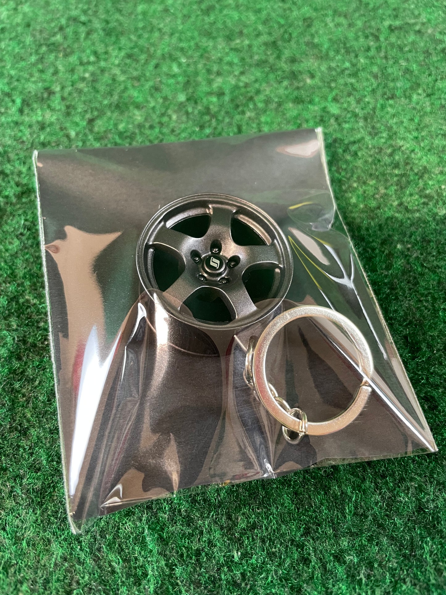 TC Juurokuhoi Vending Machine Nissan Skyline R32 GT-R Wheel Keychain