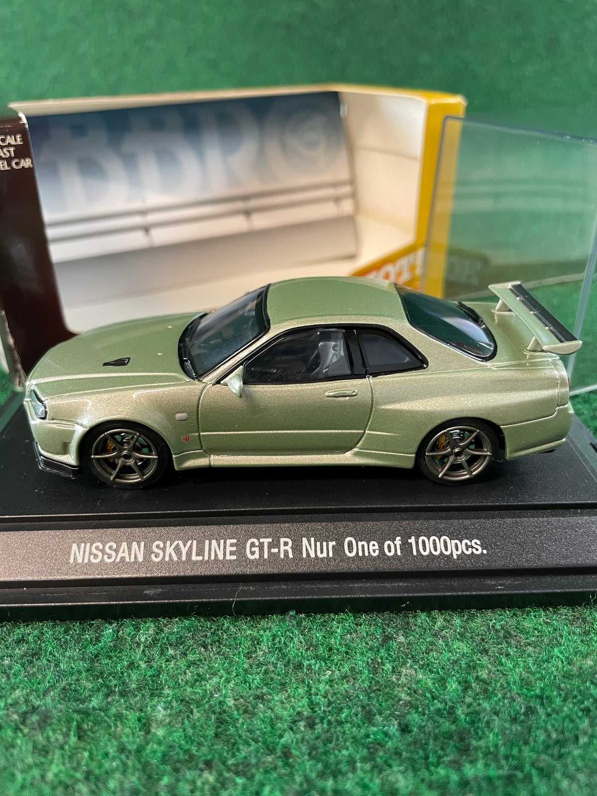 EBBRO HOT! Nissan Skyline R34 GT-R VSPEC II Nur 1/43 Diecast