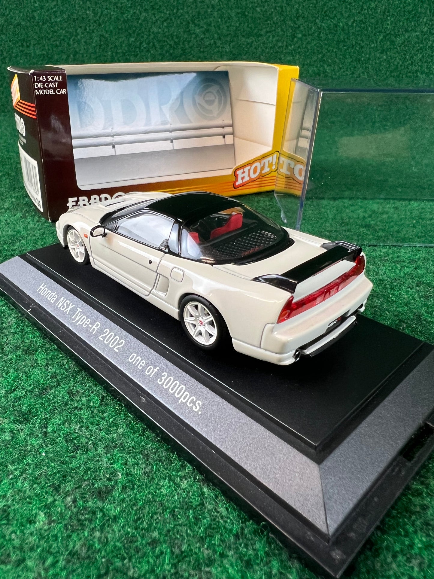 EBBRO HOT - 2001 Honda NSX Type-R White 1/43 Scale Diecast