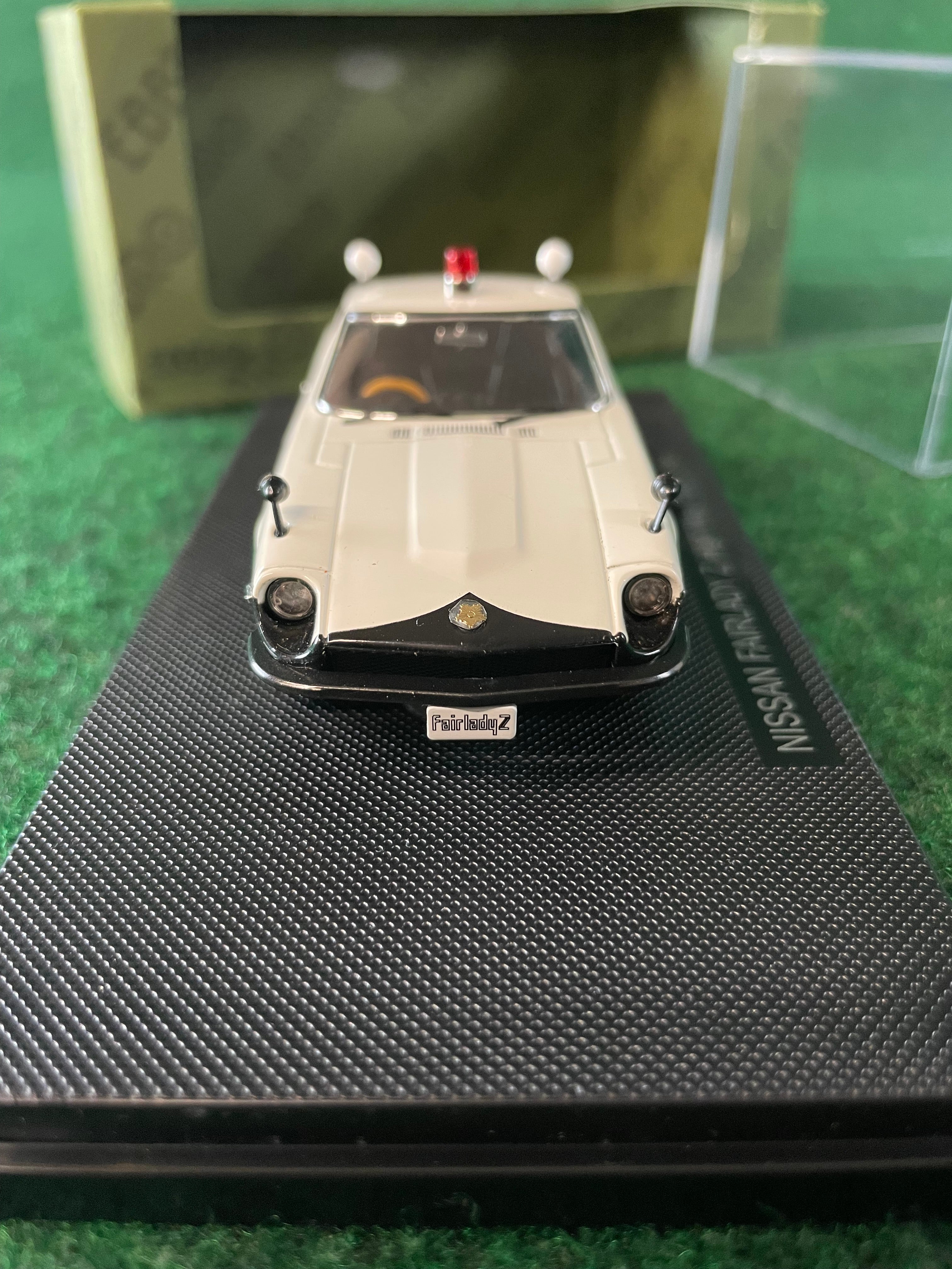 EBBRO Oldies - 1969 Nissan Fairlady Z Highway Patrol Car 1/43