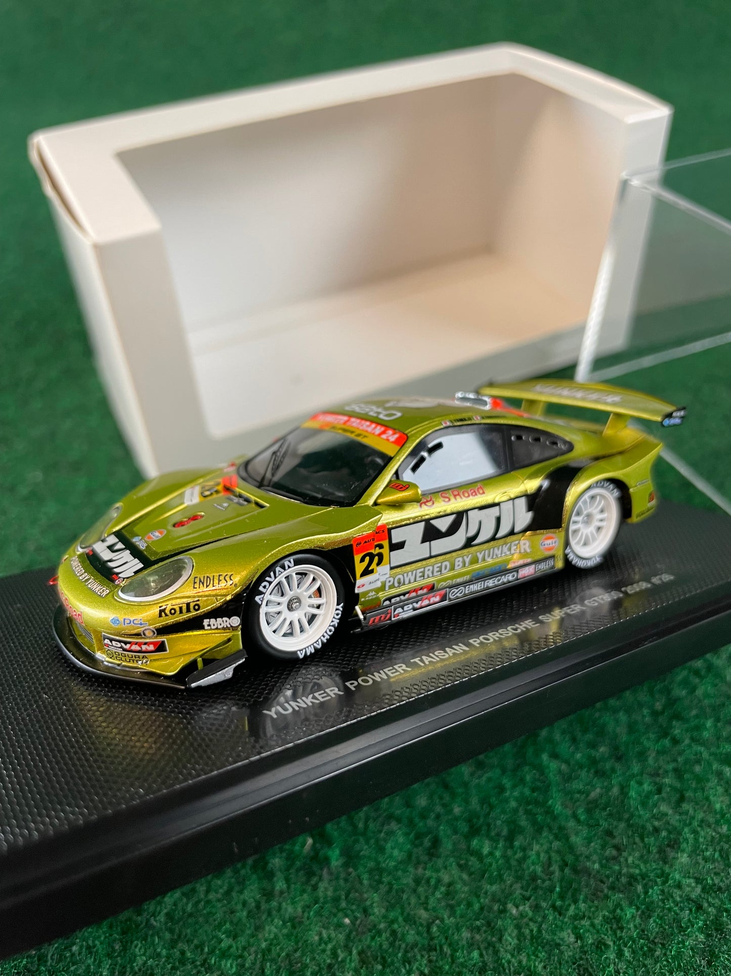 EBBRO Yunker Taisan SuperGT 2008 Porsche 911 GT3R 1/43 Scale Diecast
