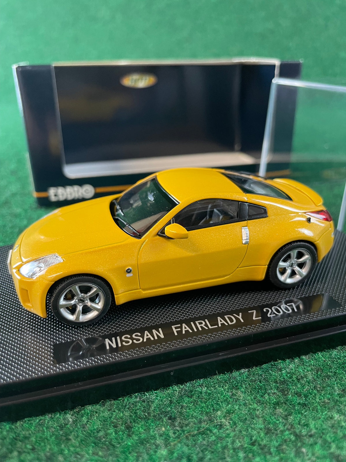 EBBRO - 2007 Nissan Fairlady Z Yellow 1/43 Scale Diecast