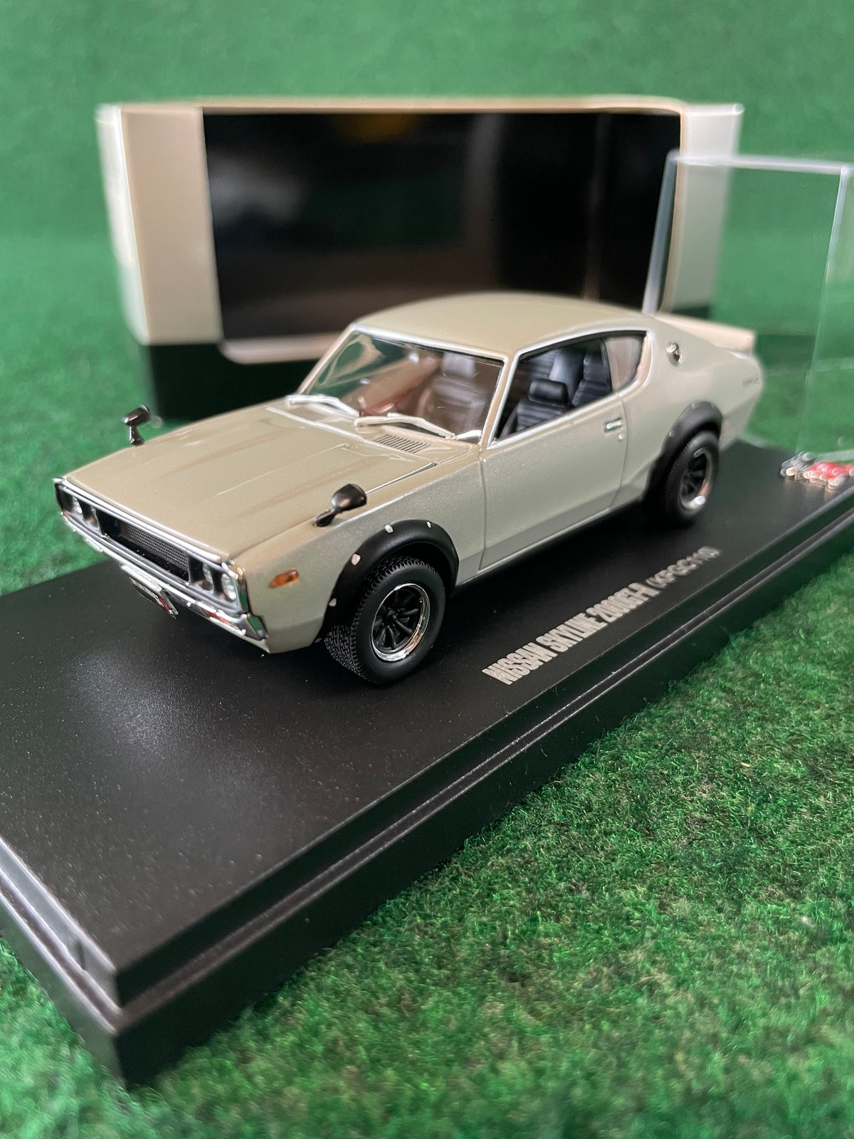 KYOSHO - Nissan Skyline Ken Mary GT-R KPGC110 Wide Wheel Version (Silver) 1/43 Scale Diecast