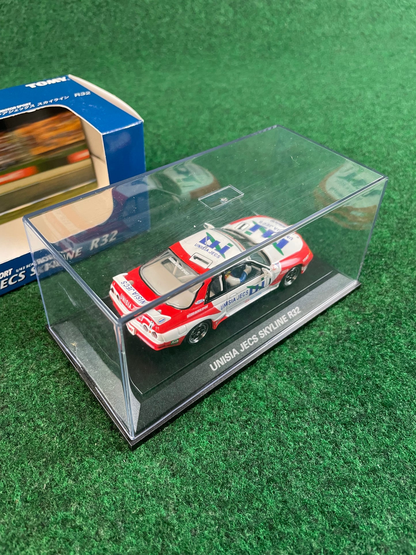 EBBRO Tomy - Hasemi Motor Sport Unisia JECS Group A Nissan Skyline R32 GT-R Diecast