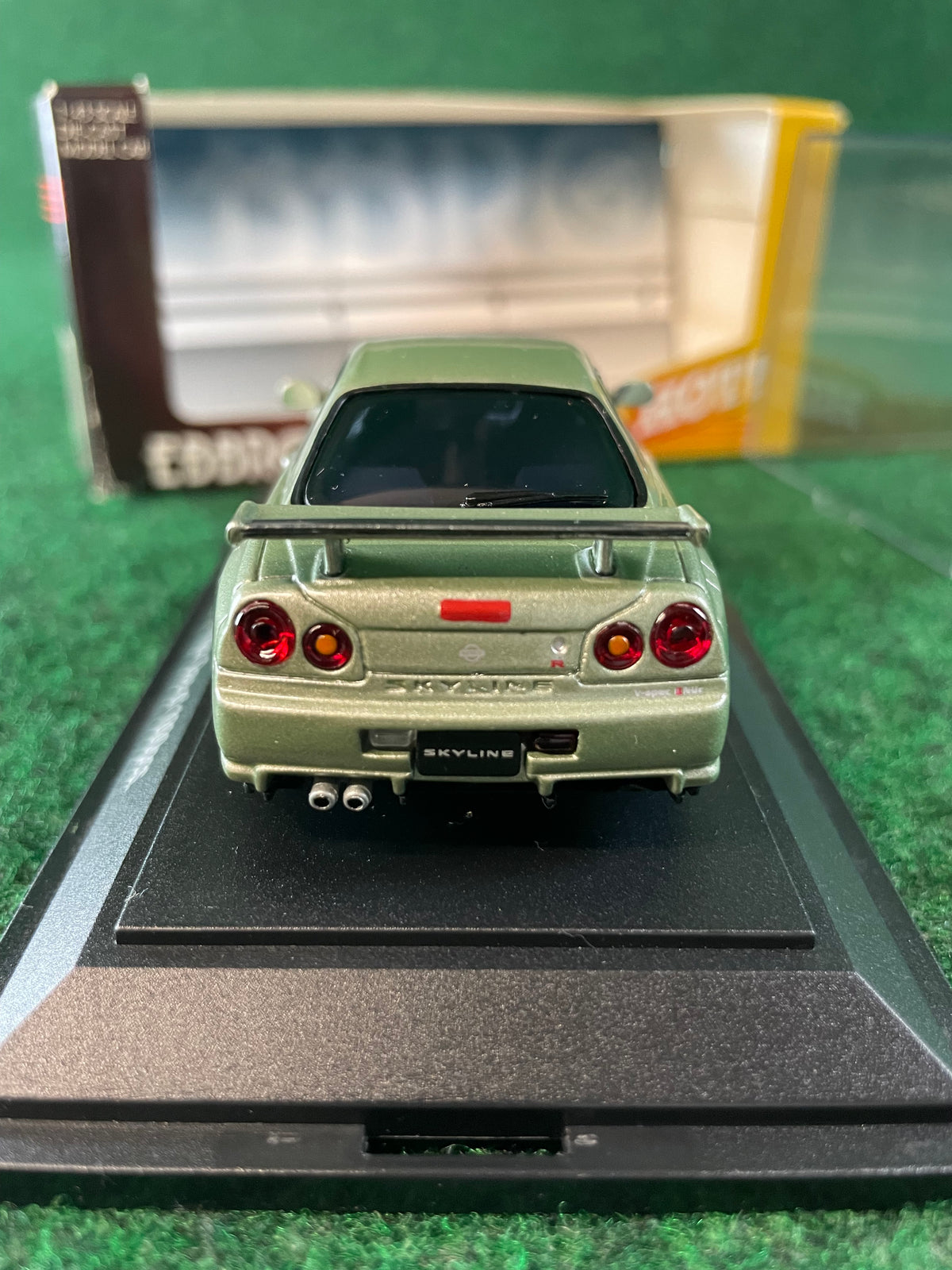 EBBRO HOT! Nissan Skyline R34 GT-R VSPEC II Nur 1/43 Diecast