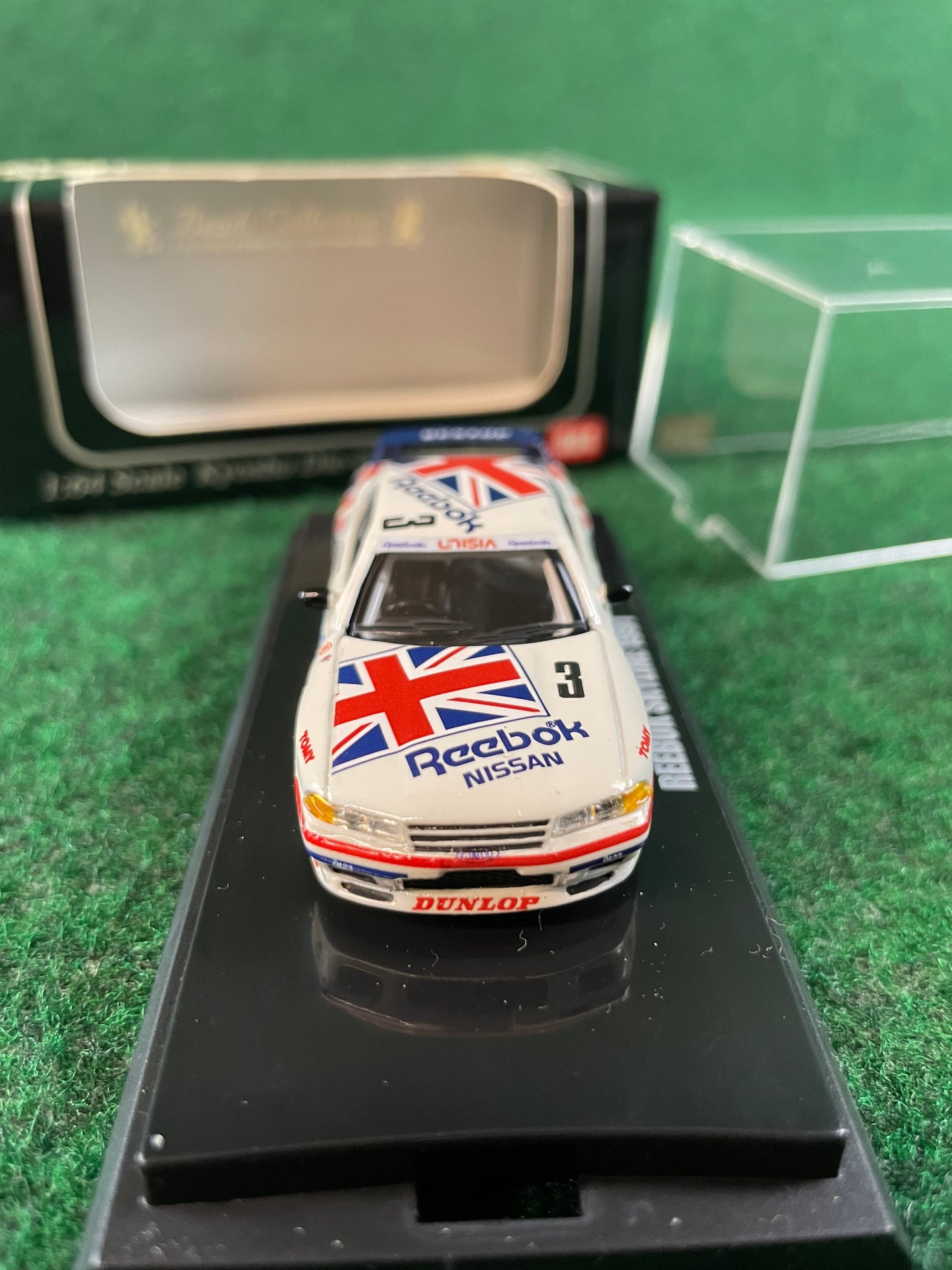 KYOSHO - Beads Collection 1990 & 1991 Reebok Nissan Skyline R32 GT-R 1/64 Scale Diecast Set