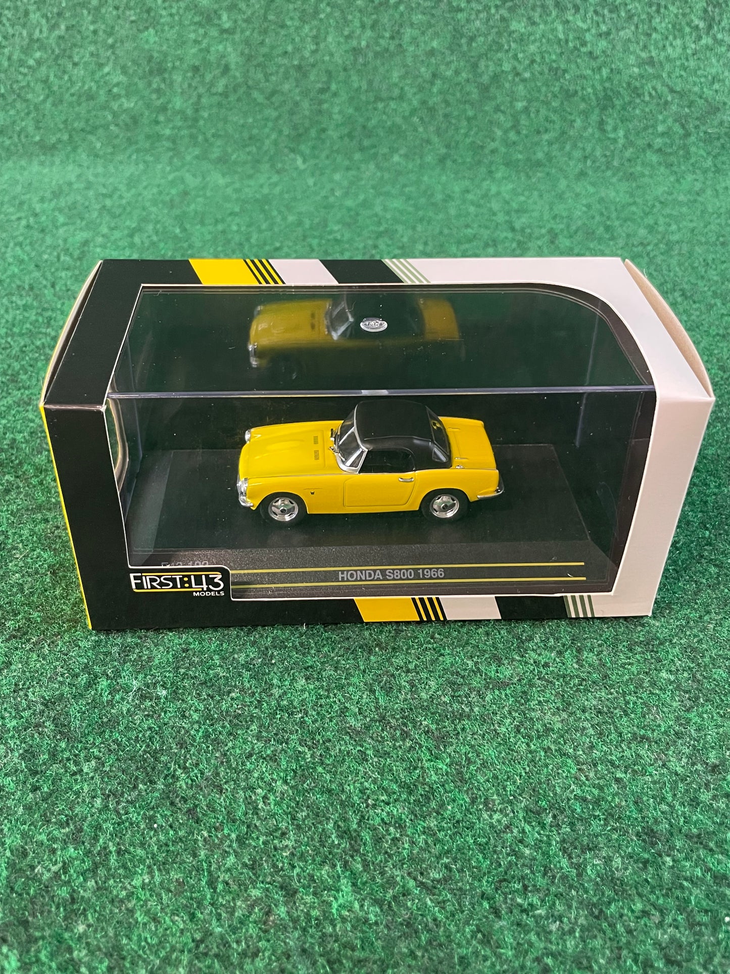 First43 Honda S800 1/43 Scale Diecast and Honda Collection Hall Towel Set