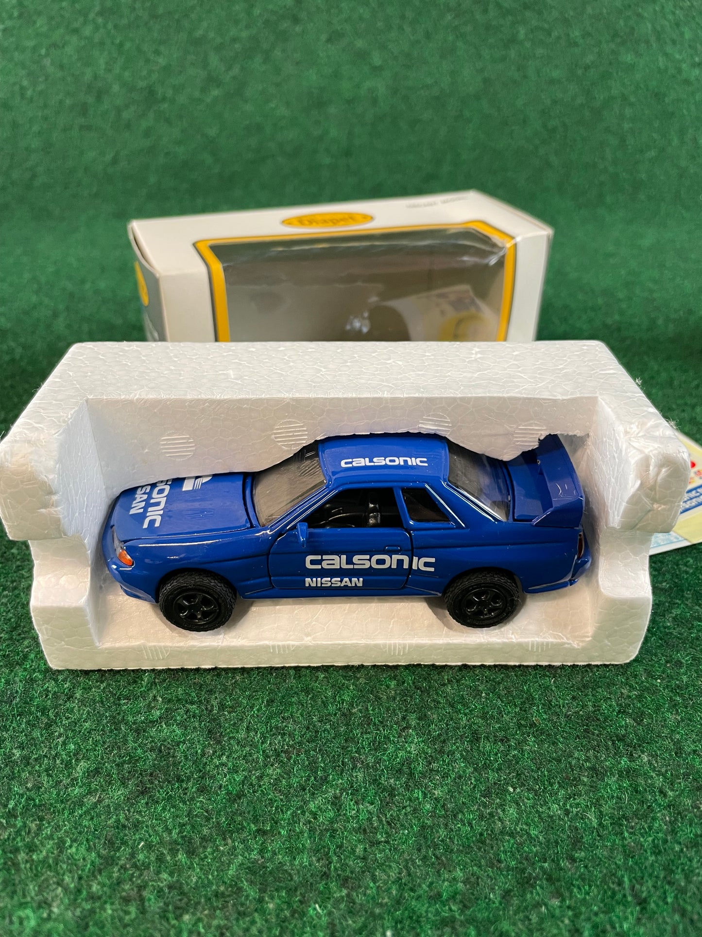 Diapet - Calsonic Group A & Debut Edition Nissan Skyline R32 GT-R 1/40 Scale Diecast Set