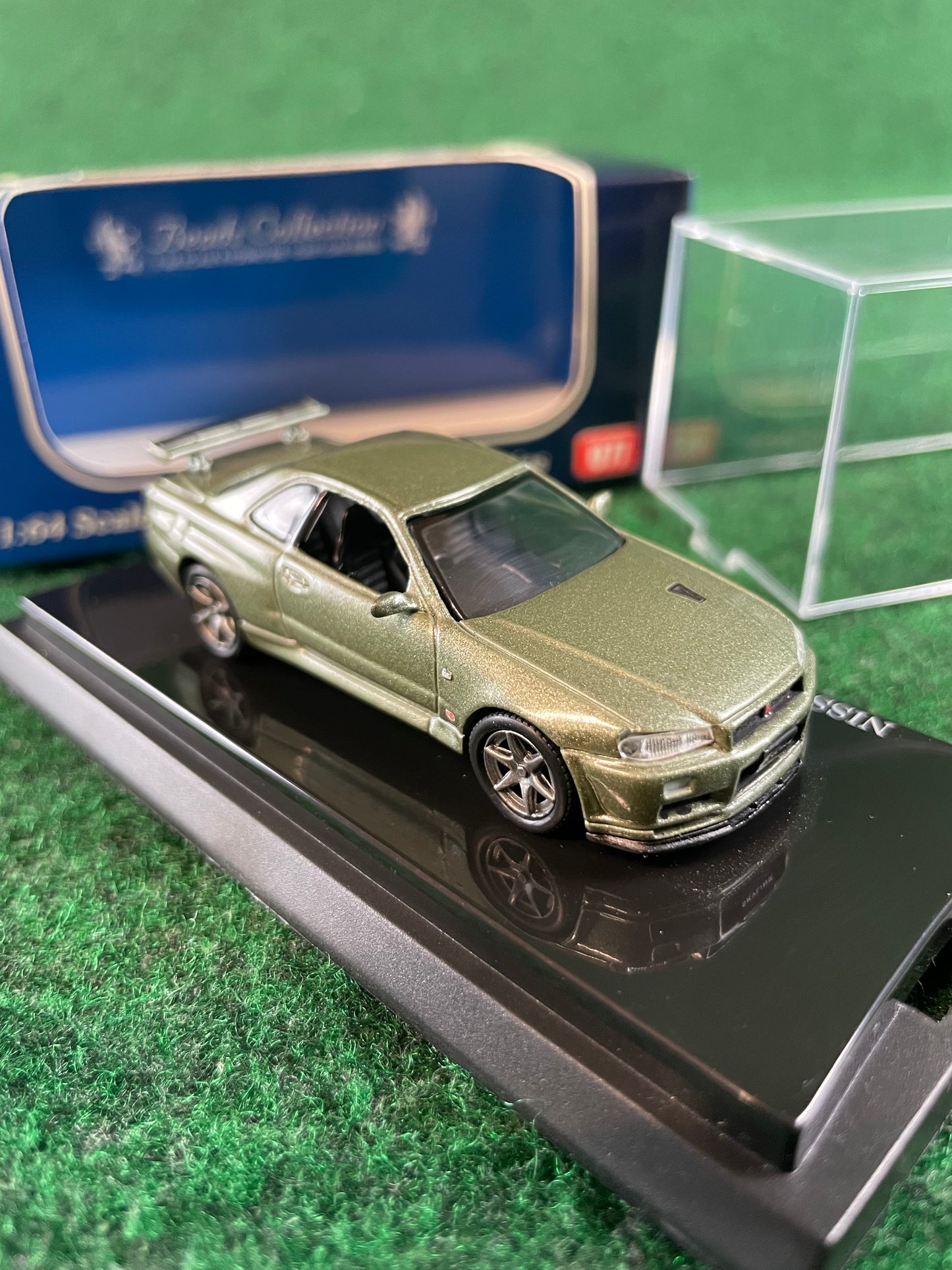 KYOSHO - Beads Collection Millennium Jade Nissan Skyline R34 VSPEC II Nur GT-R 1/64 Scale Diecast