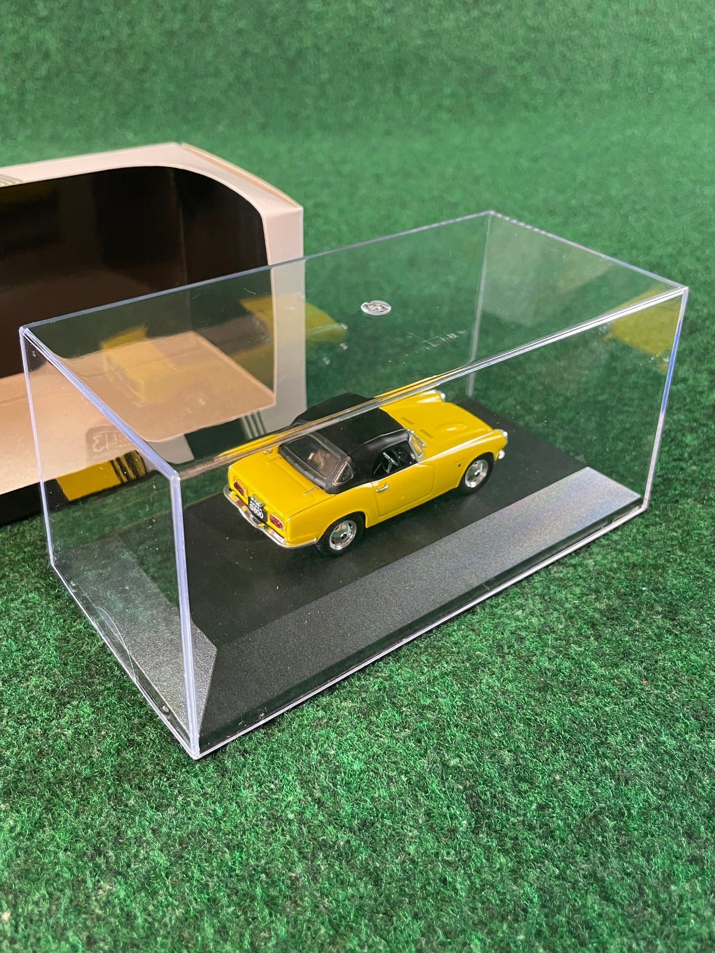 First43 Honda S800 1/43 Scale Diecast and Honda Collection Hall Towel Set