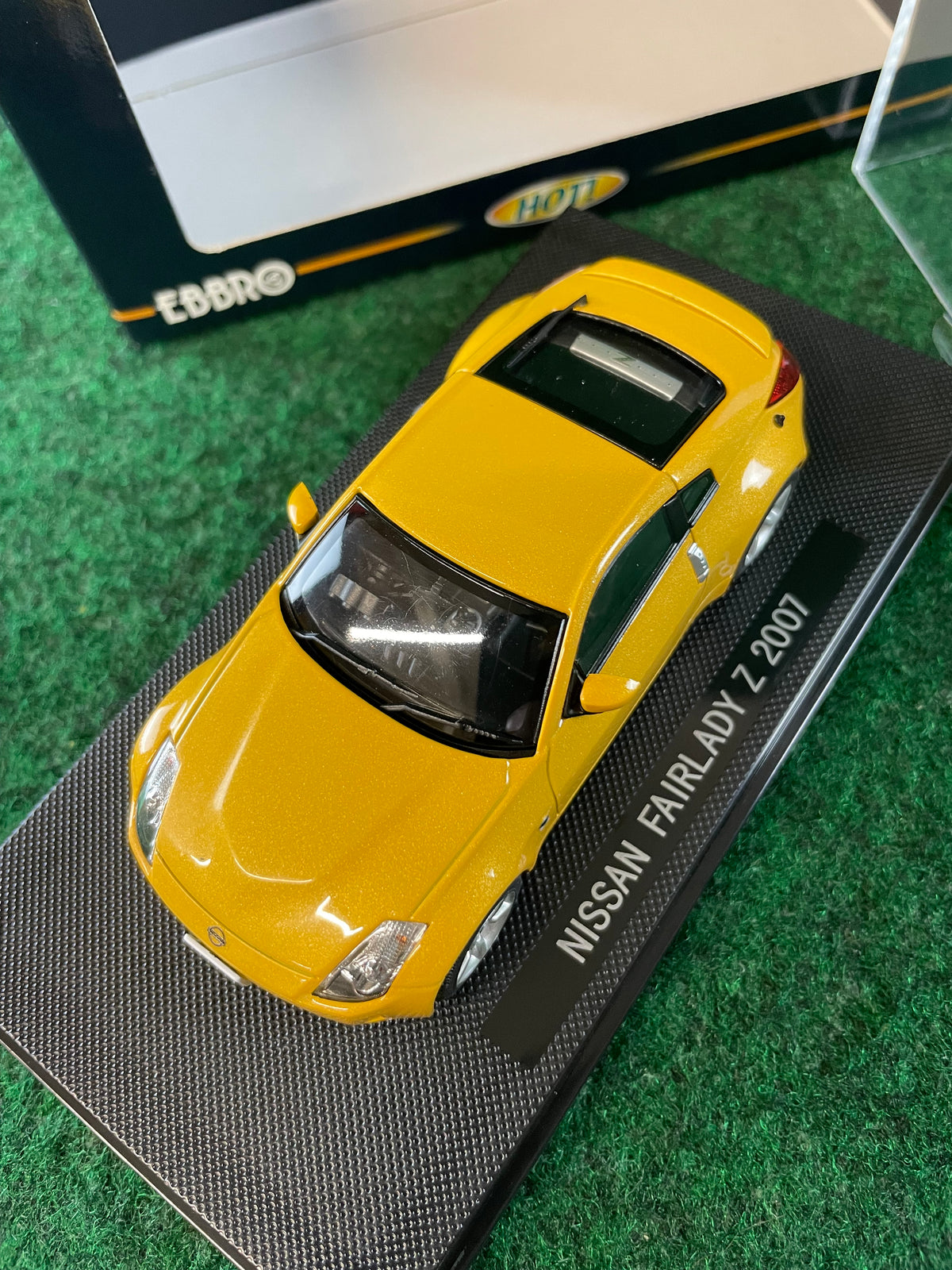 EBBRO - 2007 Nissan Fairlady Z Yellow 1/43 Scale Diecast