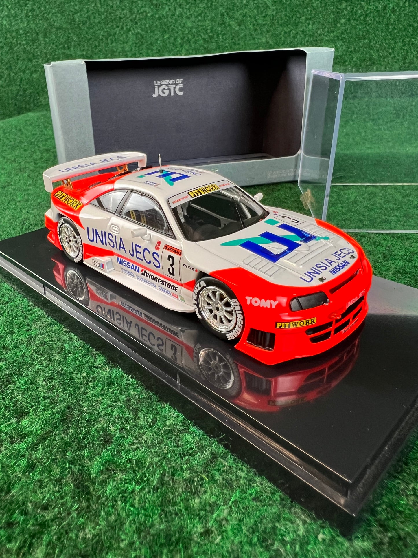 EBBRO Legends of JGTC - 1998 Unisia JECS Nissan Skyline R33 GTR 1/43 Scale Diecast