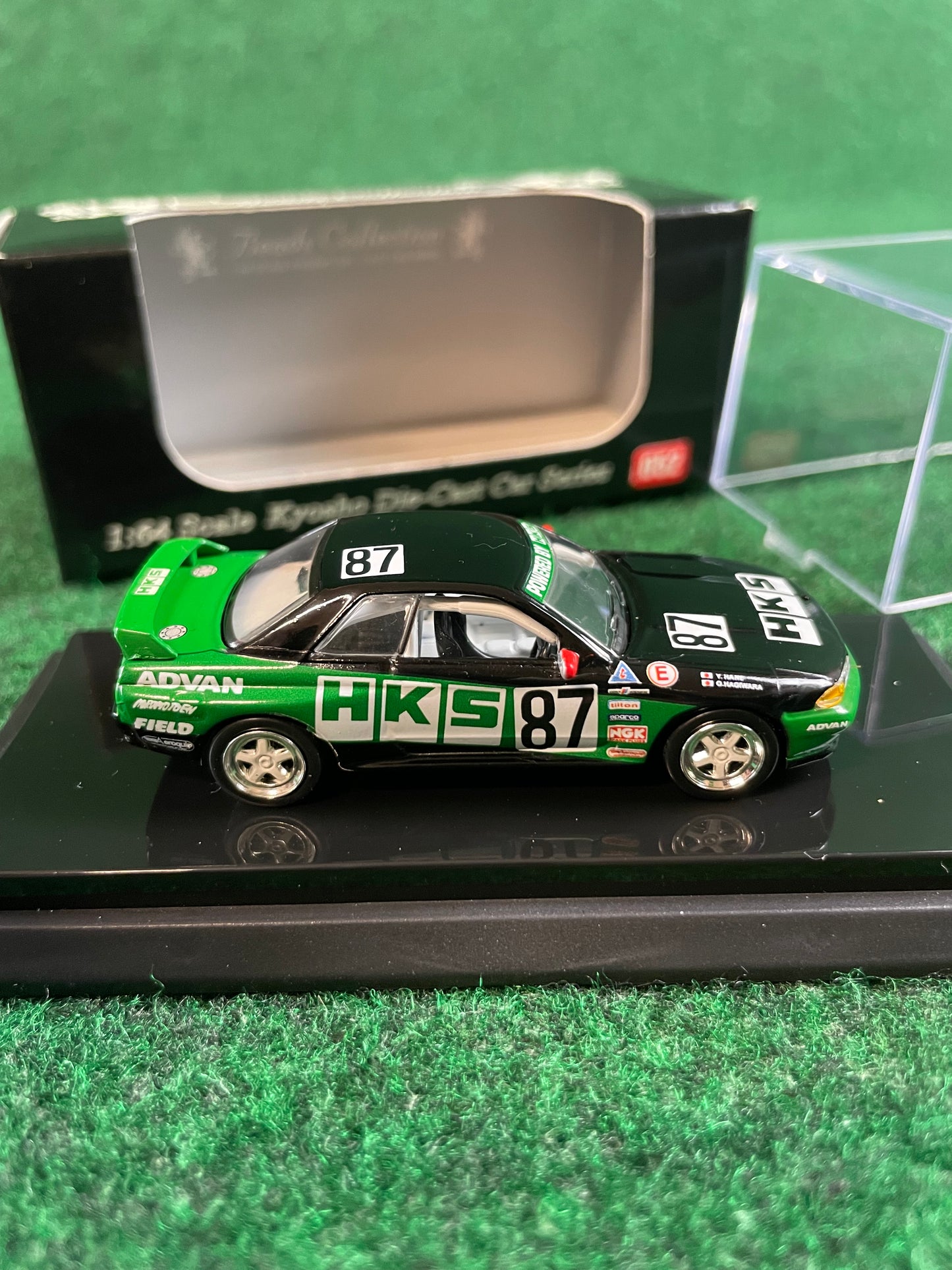 KYOSHO - Beads Collection 1992 & 1993 HKS Nissan Skyline R32 GT-R 1/64 Scale Diecast Set