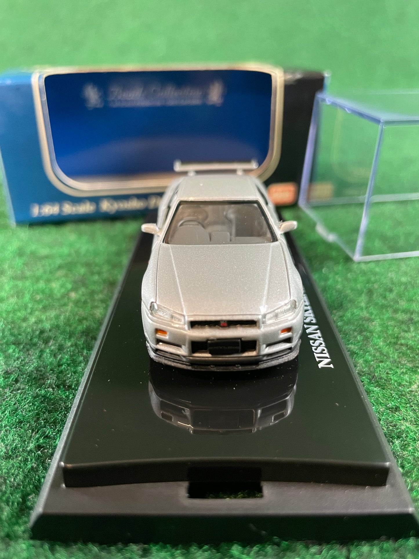 KYOSHO - Beads Collection Silver 1999 Nissan Skyline R34 GT-R 1/64 Scale Diecast