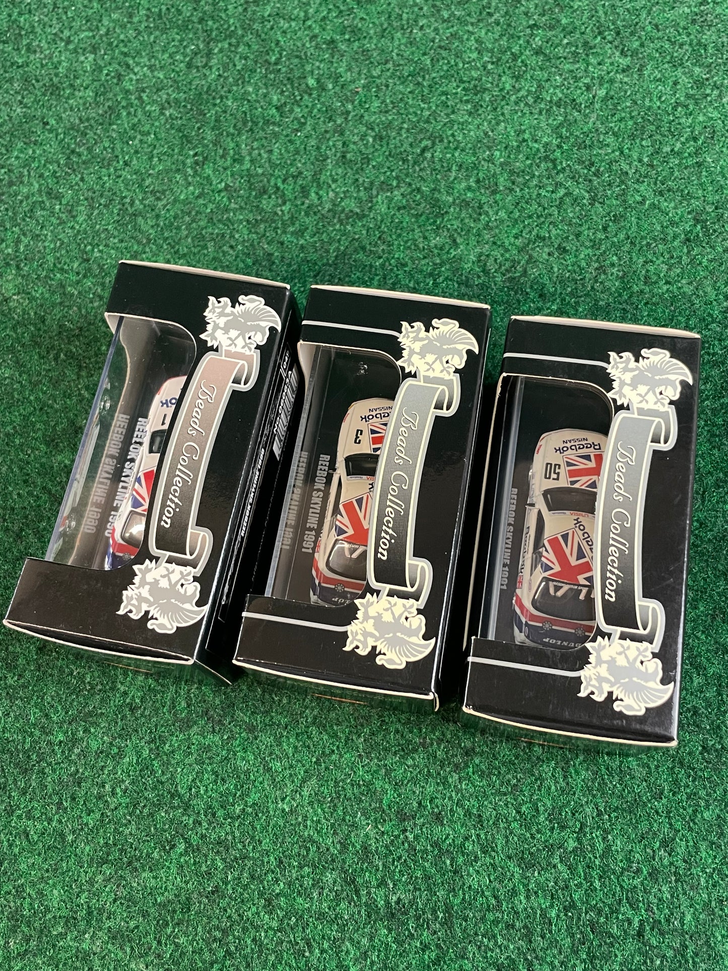 KYOSHO - Beads Collection 1990 & 1991 Reebok Nissan Skyline R32 GT-R 1/64 Scale Diecast Set