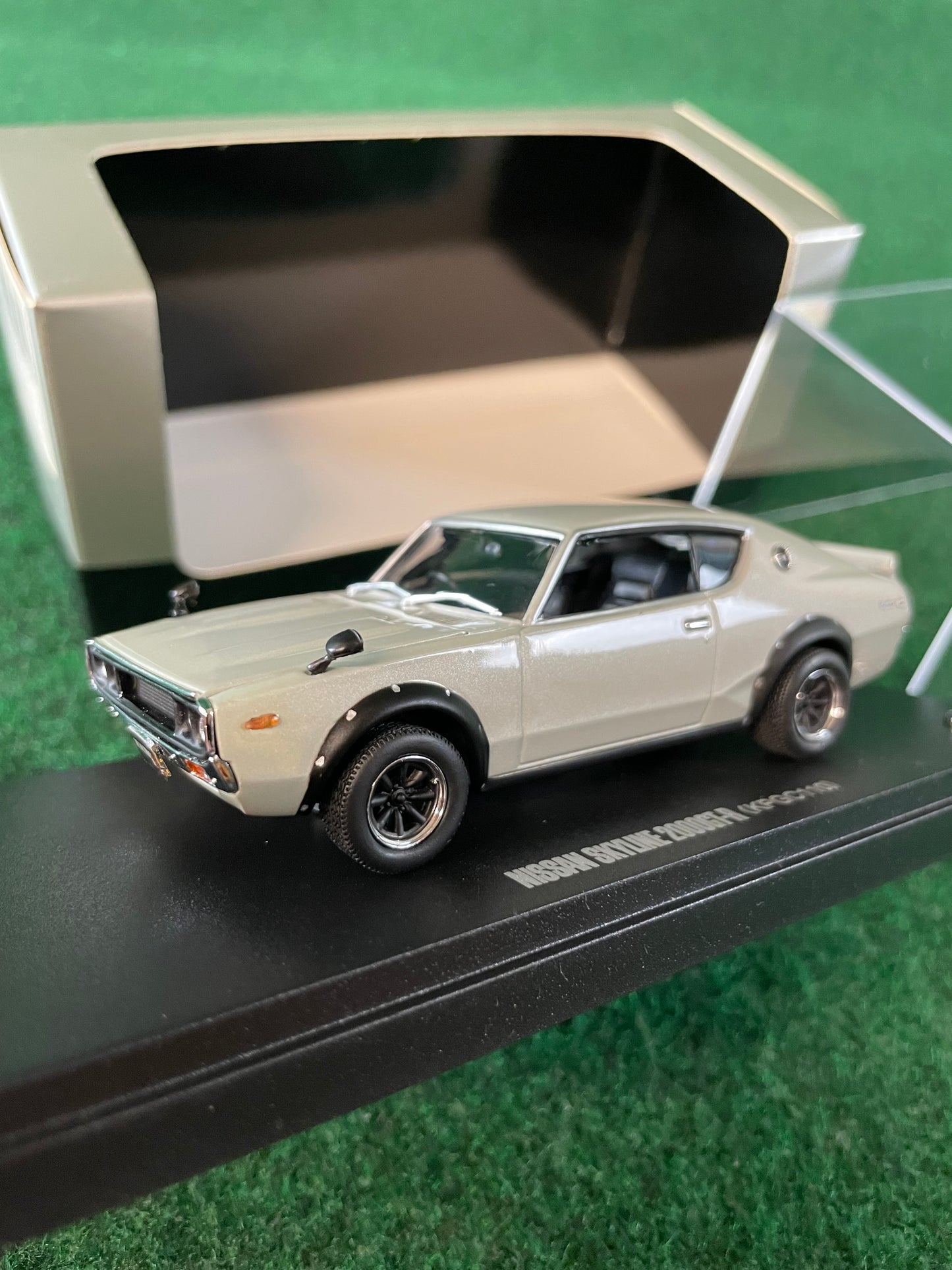 KYOSHO - Nissan Skyline Ken Mary GT-R KPGC110 Wide Wheel Version (Silver) 1/43 Scale Diecast