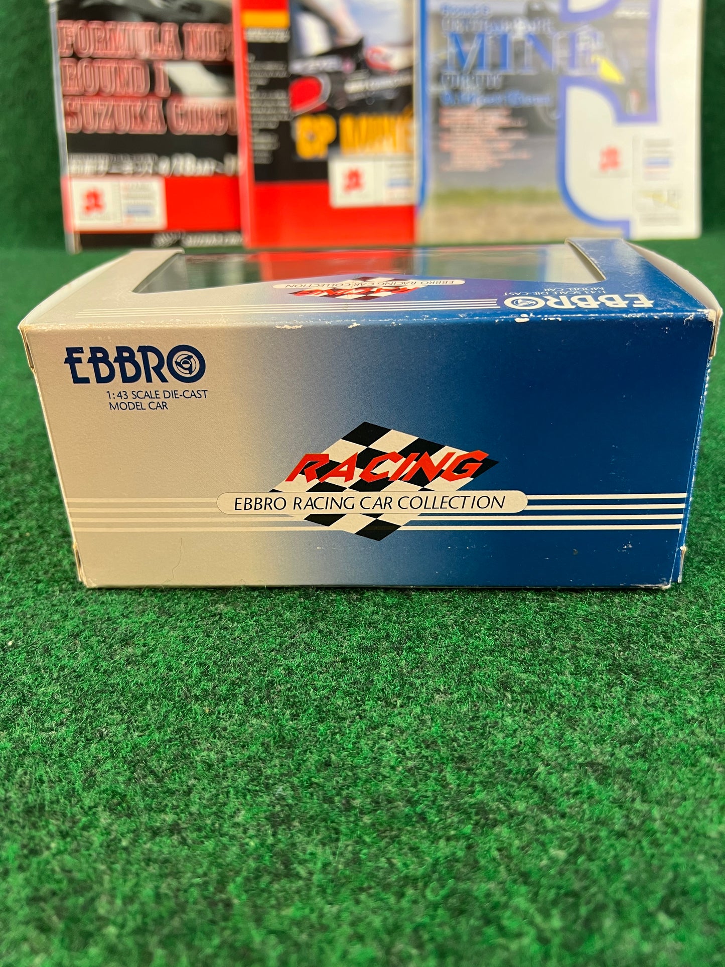 EBBRO - Tokuhon TOM'S Toyota Dallara F302 Formula 3 Macau GP 2002 No. 18 1/43 Scale Diecast