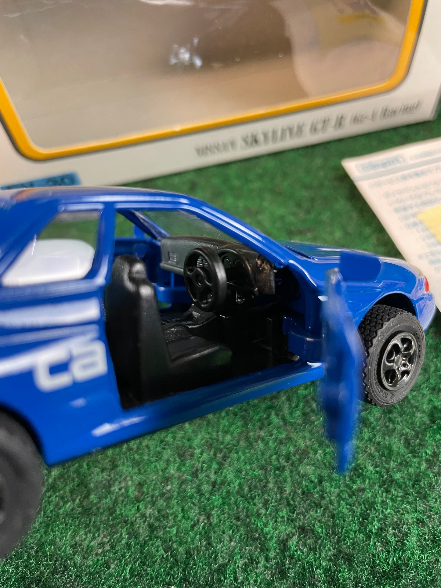 Diapet - Calsonic Group A & Debut Edition Nissan Skyline R32 GT-R 1/40 Scale Diecast Set