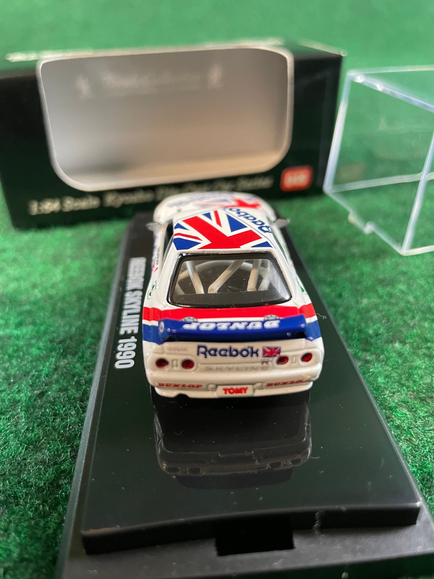 KYOSHO - Beads Collection 1990 & 1991 Reebok Nissan Skyline R32 GT-R 1/64 Scale Diecast Set