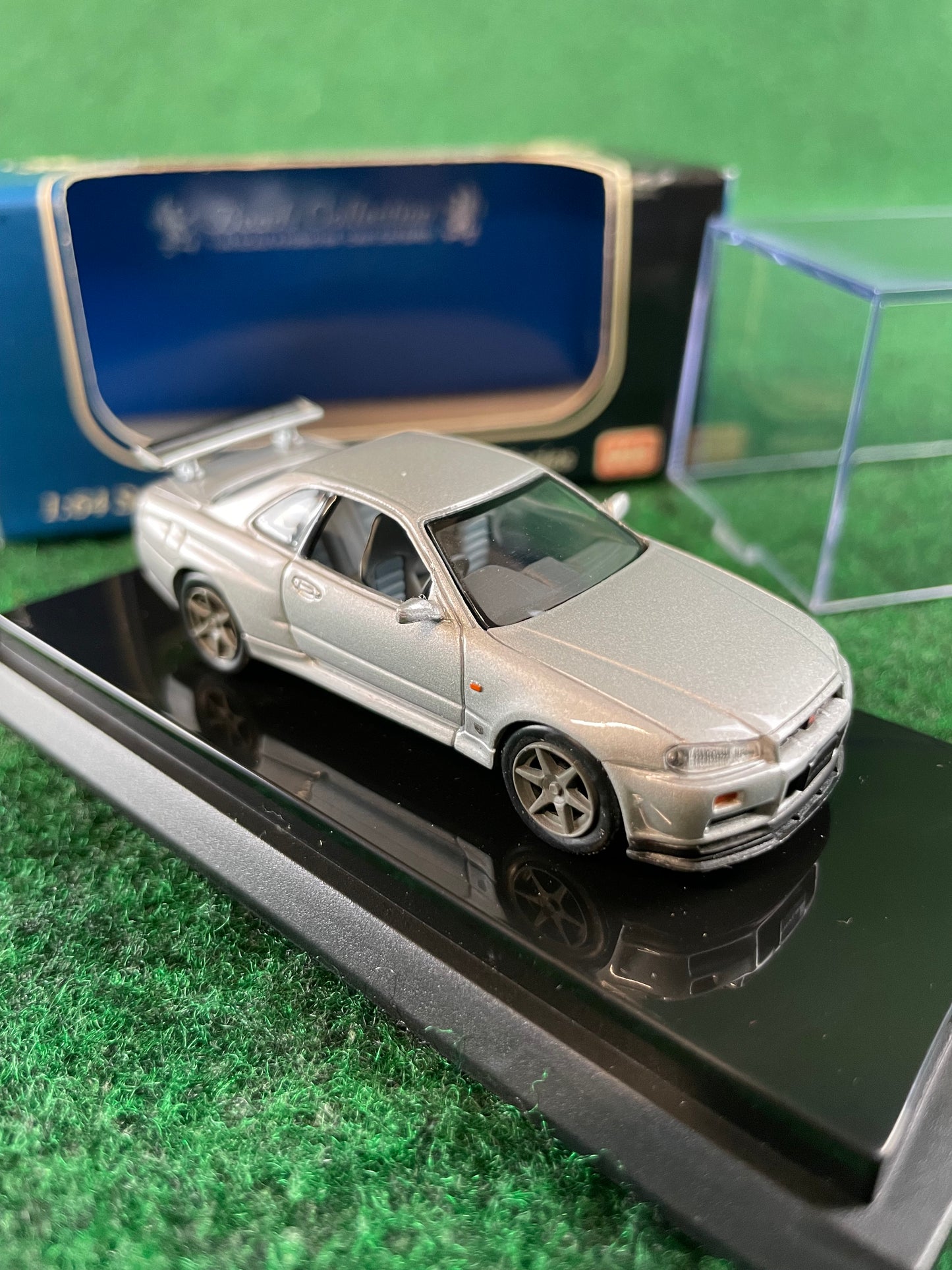 KYOSHO - Beads Collection Silver 1999 Nissan Skyline R34 GT-R 1/64 Scale Diecast