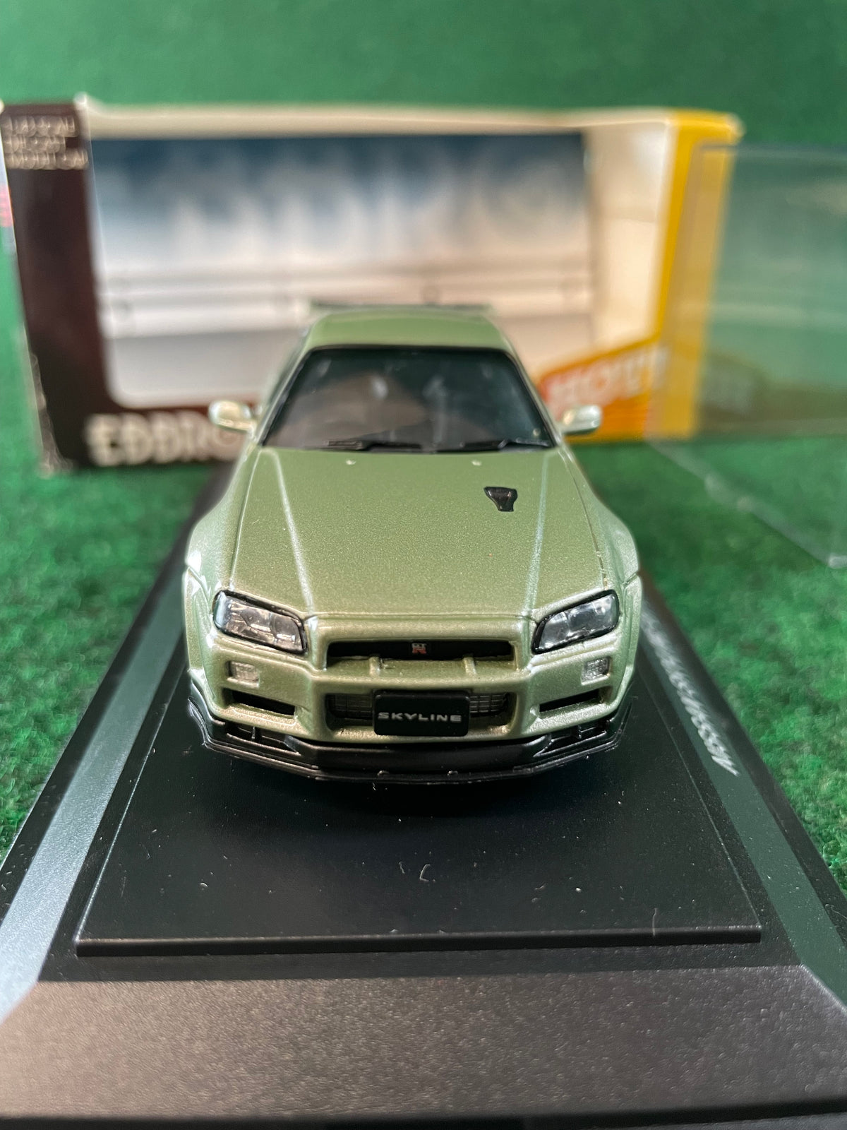 EBBRO HOT! Nissan Skyline R34 GT-R VSPEC II Nur 1/43 Diecast