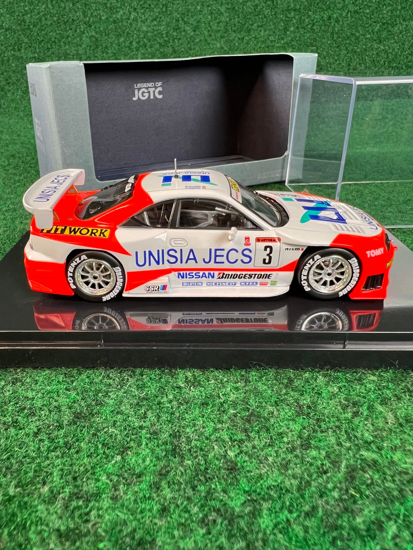 EBBRO Legends of JGTC - 1998 Unisia JECS Nissan Skyline R33 GTR 1/43 Scale Diecast