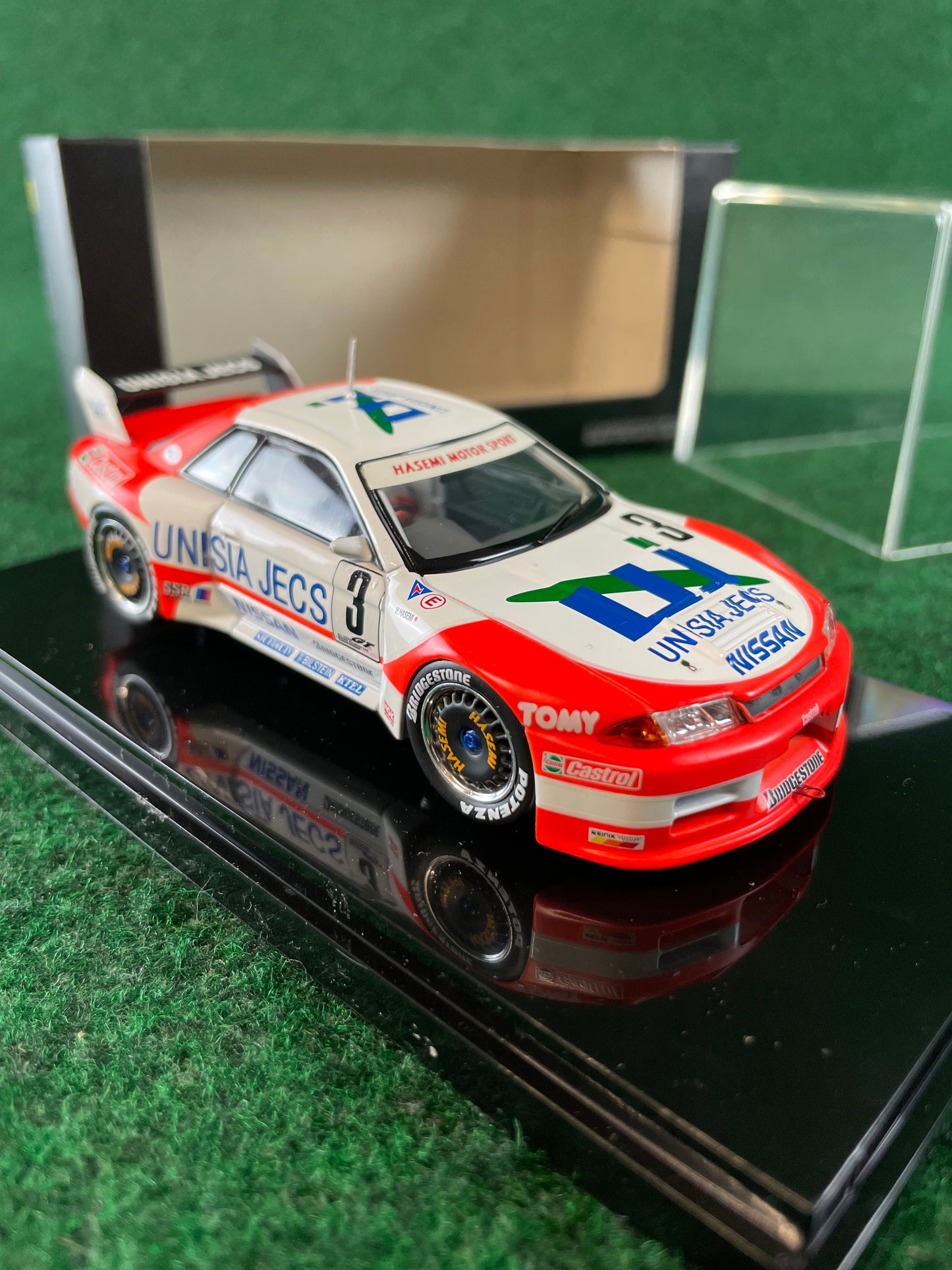 EBBRO Legends of JGTC - 1994 Unisia JECS Nissan Skyline R32 GTR 1/43 Scale Diecast