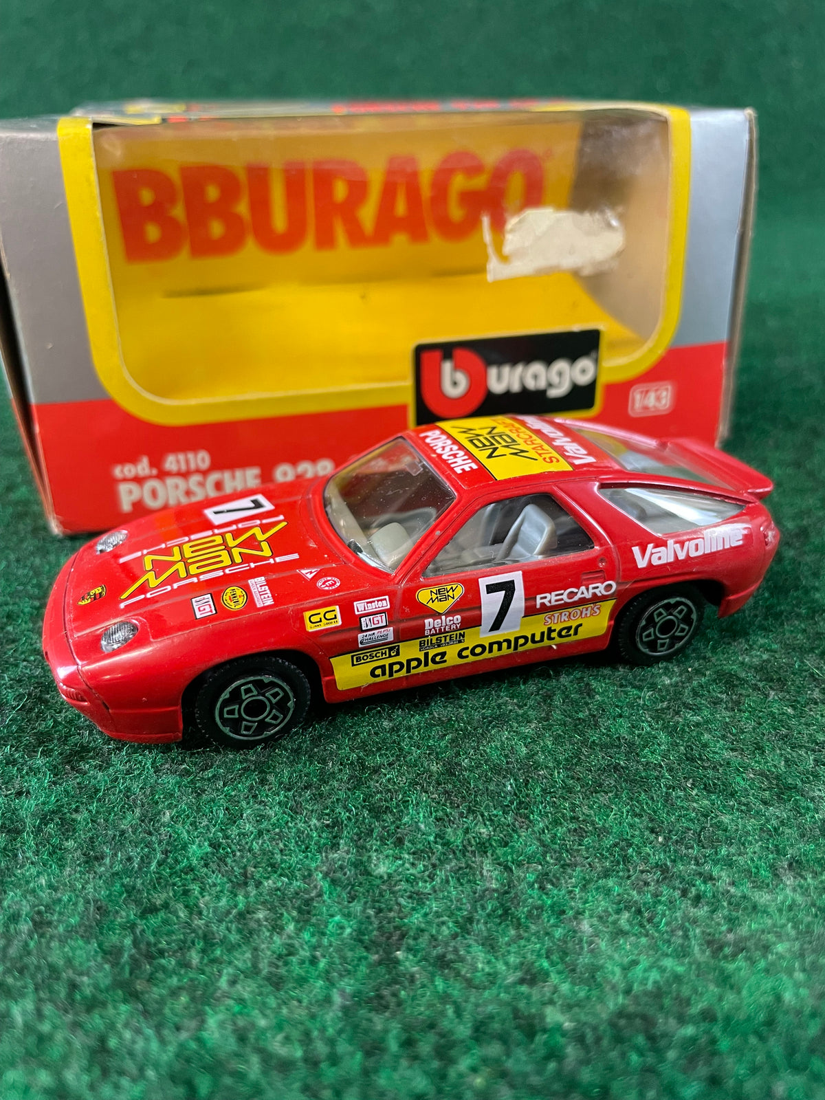 burago Porsche 928 Toy Car Diecast Set