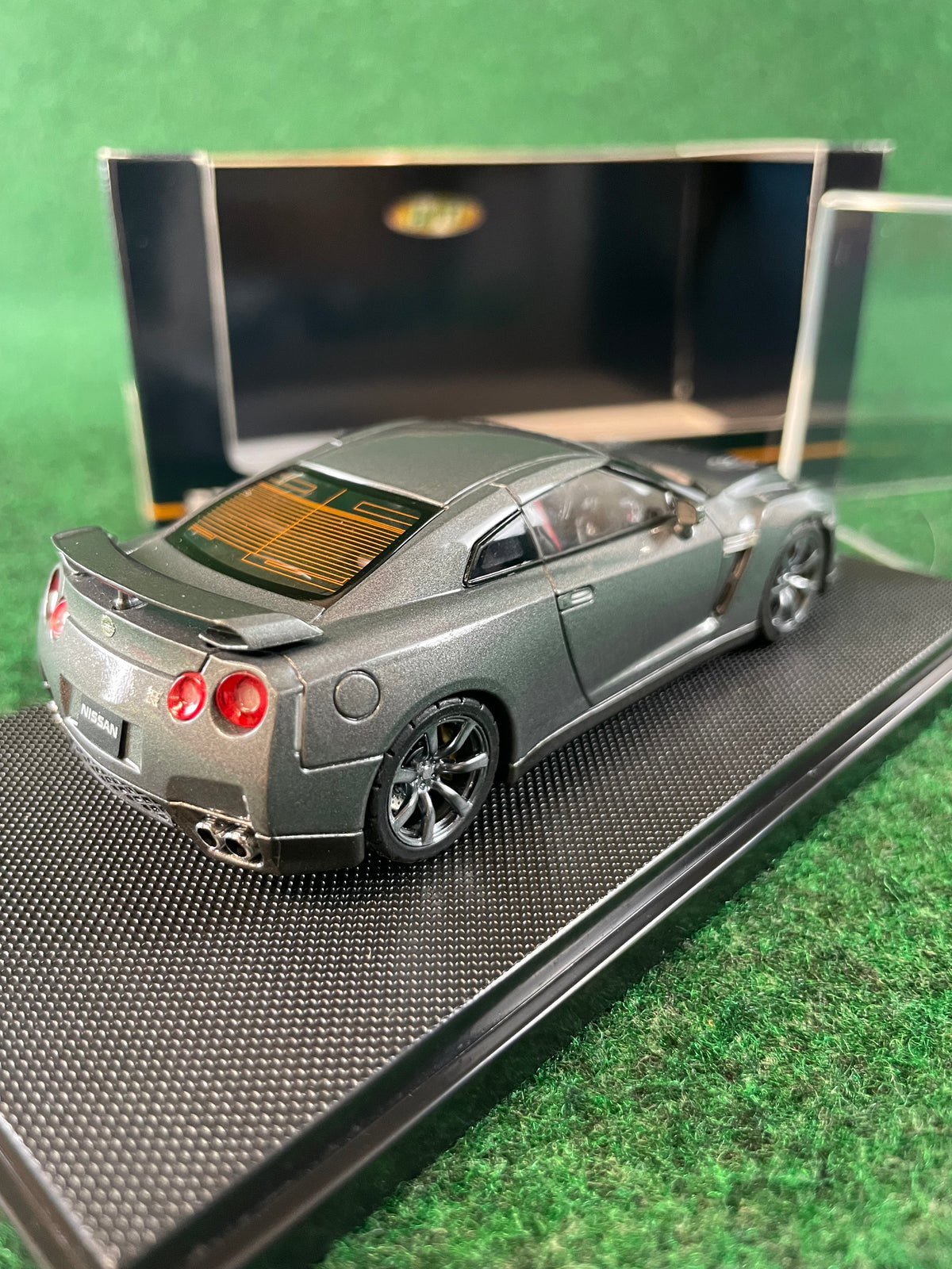 EBBRO HOT - Nissan R35 GT-R Black Edition Grey 1/43 Scale Diecast