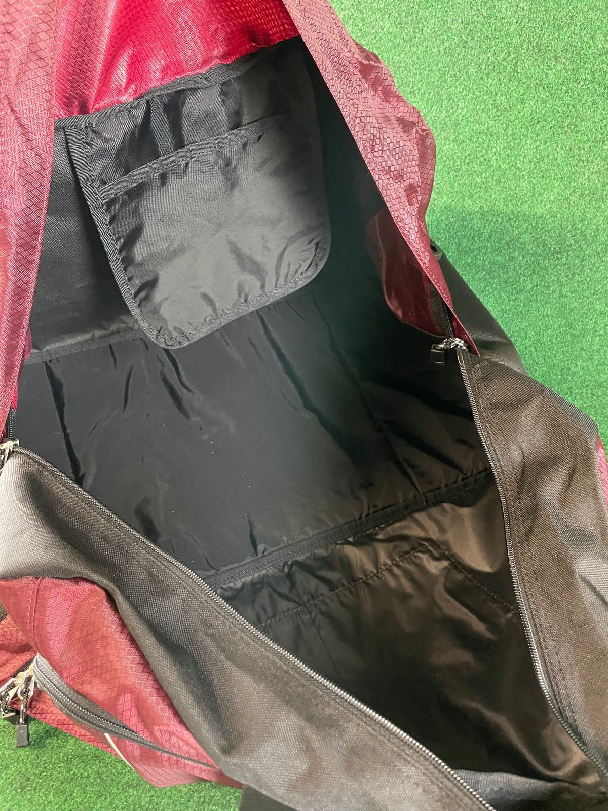 DUNLOP Motorsport - Dark Red & Black Duffle Travel Bag