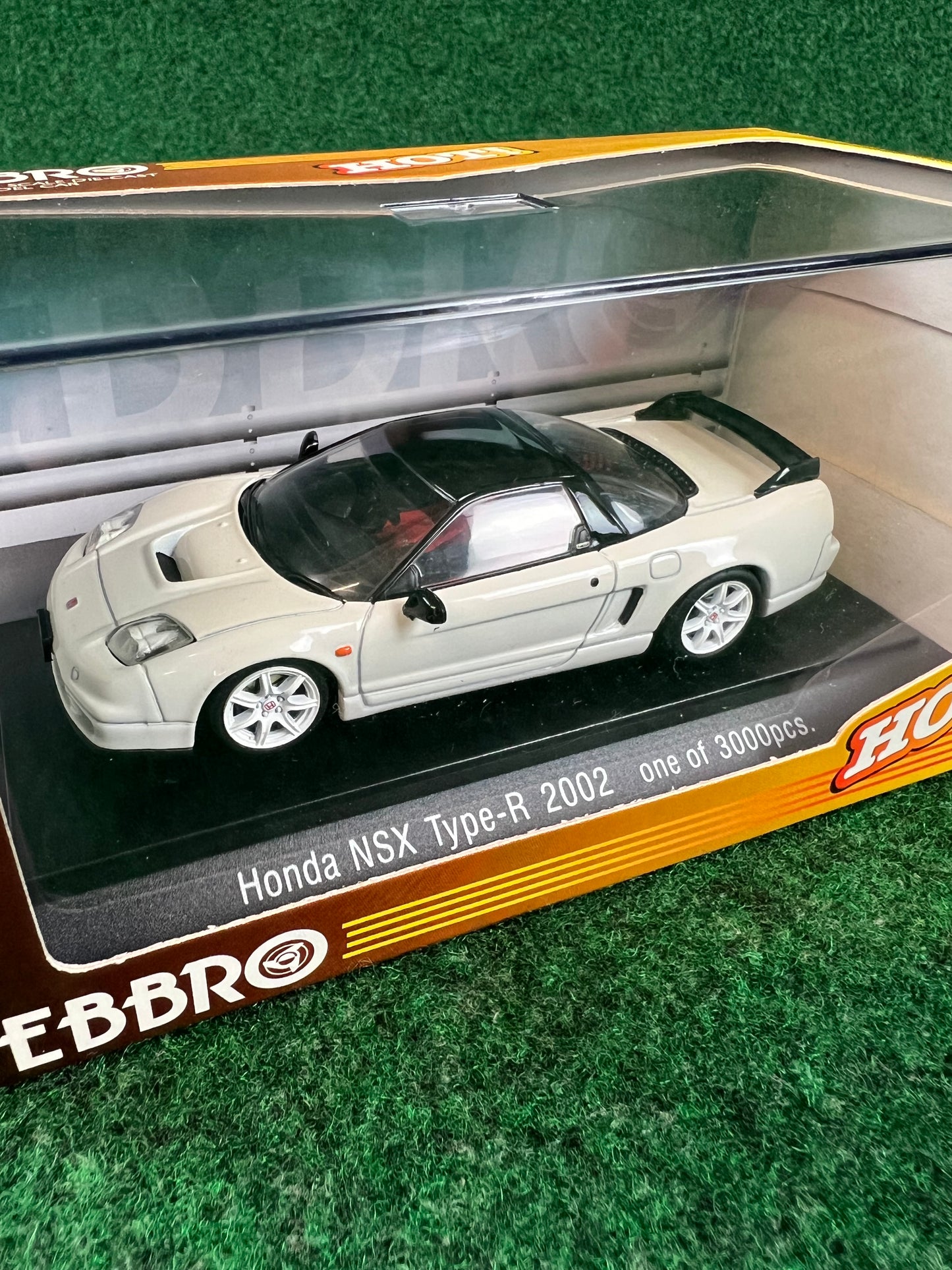 EBBRO HOT - 2001 Honda NSX Type-R White 1/43 Scale Diecast