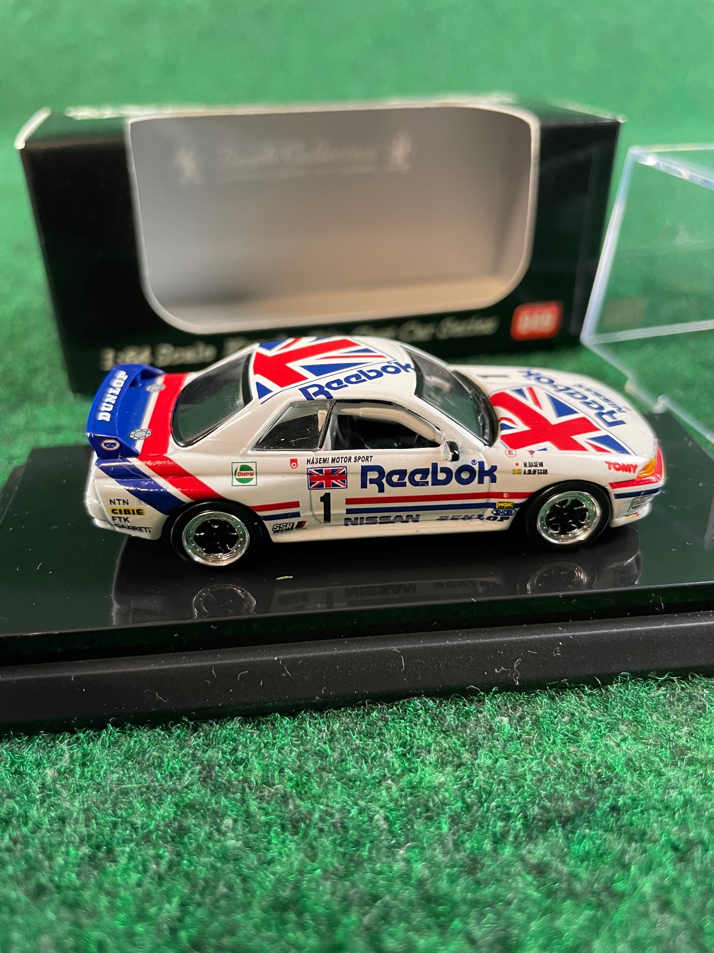 KYOSHO - Beads Collection 1990 & 1991 Reebok Nissan Skyline R32 GT-R 1/64 Scale Diecast Set
