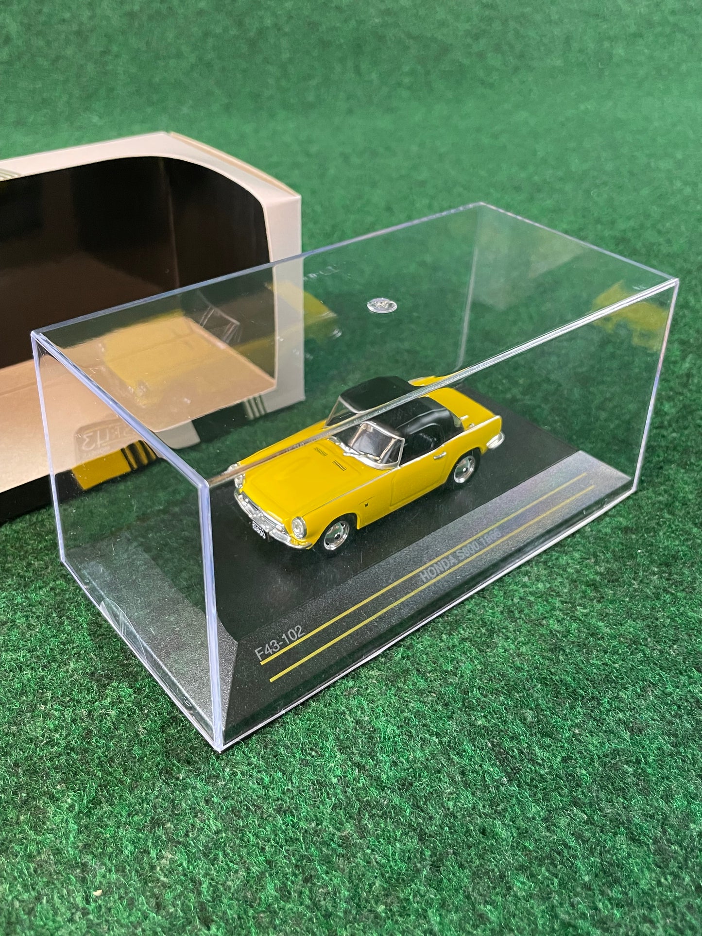 First43 Honda S800 1/43 Scale Diecast and Honda Collection Hall Towel Set