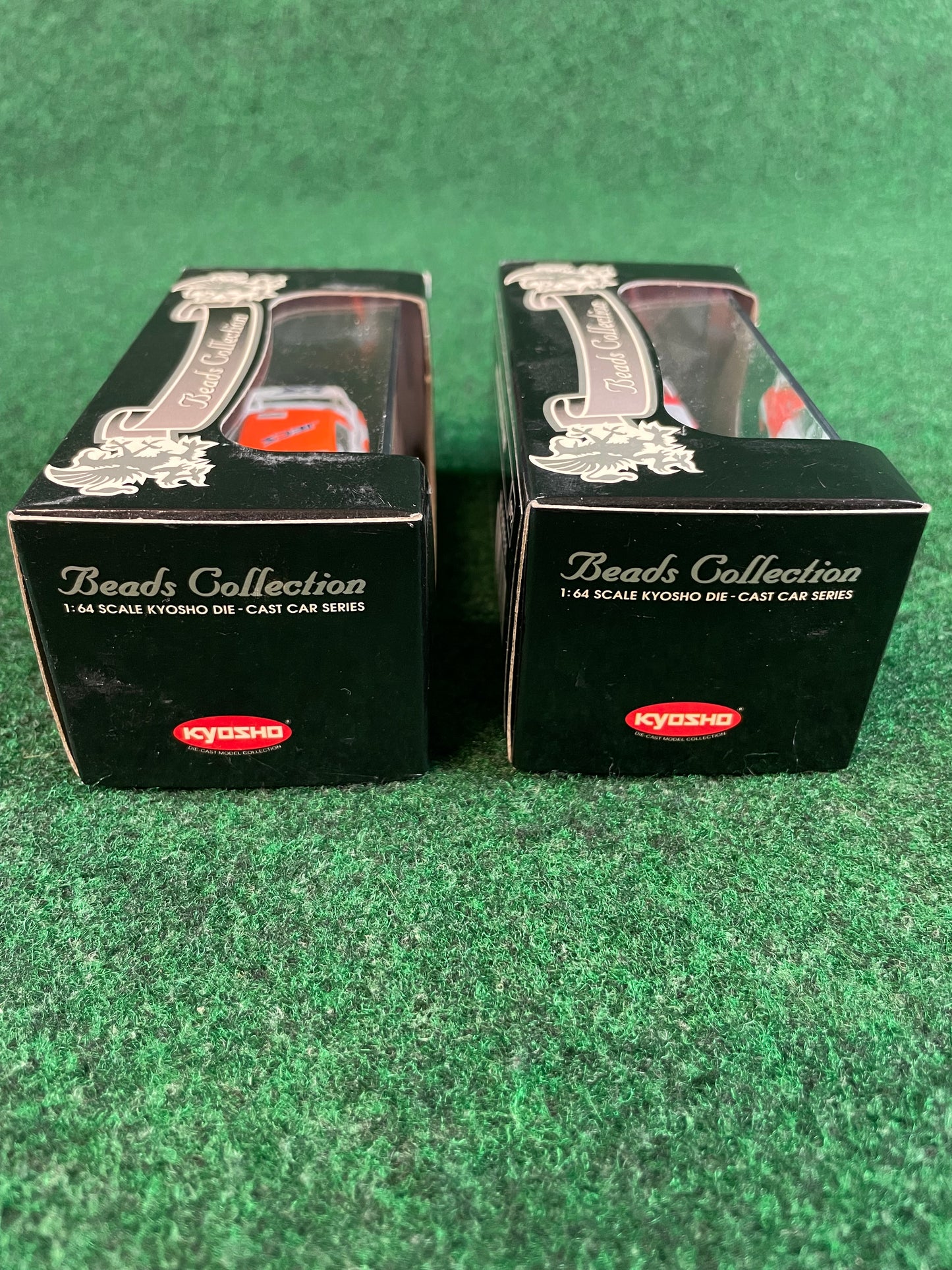 KYOSHO - Beads Collection 1992 & 1993 Unisia JECS Nissan Skyline R32 GT-R 1/64 Scale Diecast Set