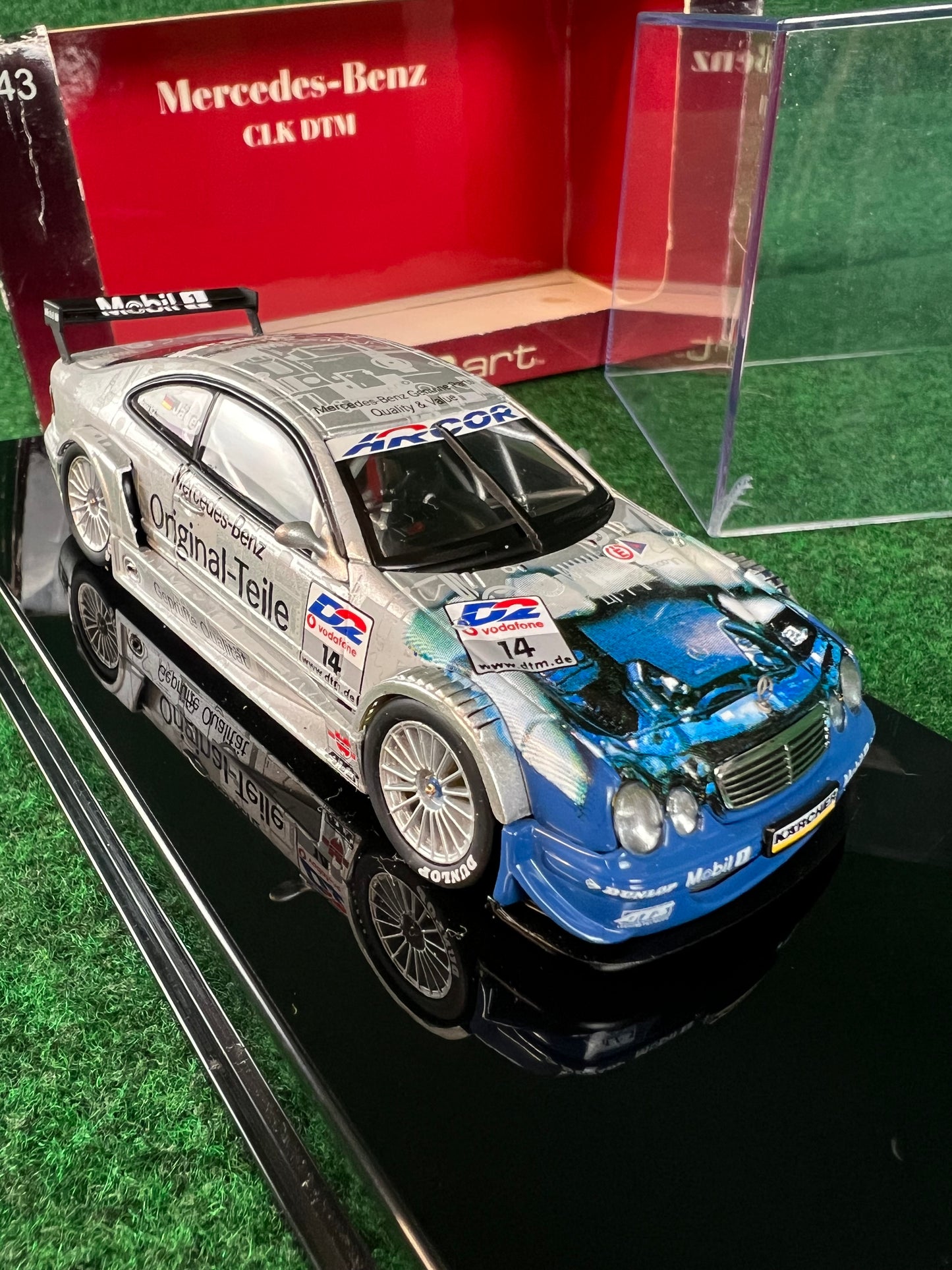 AutoArt - 2001 Mercedes Benz CLK DTM #14 Thomas Jager 1/43 Scale Diecast