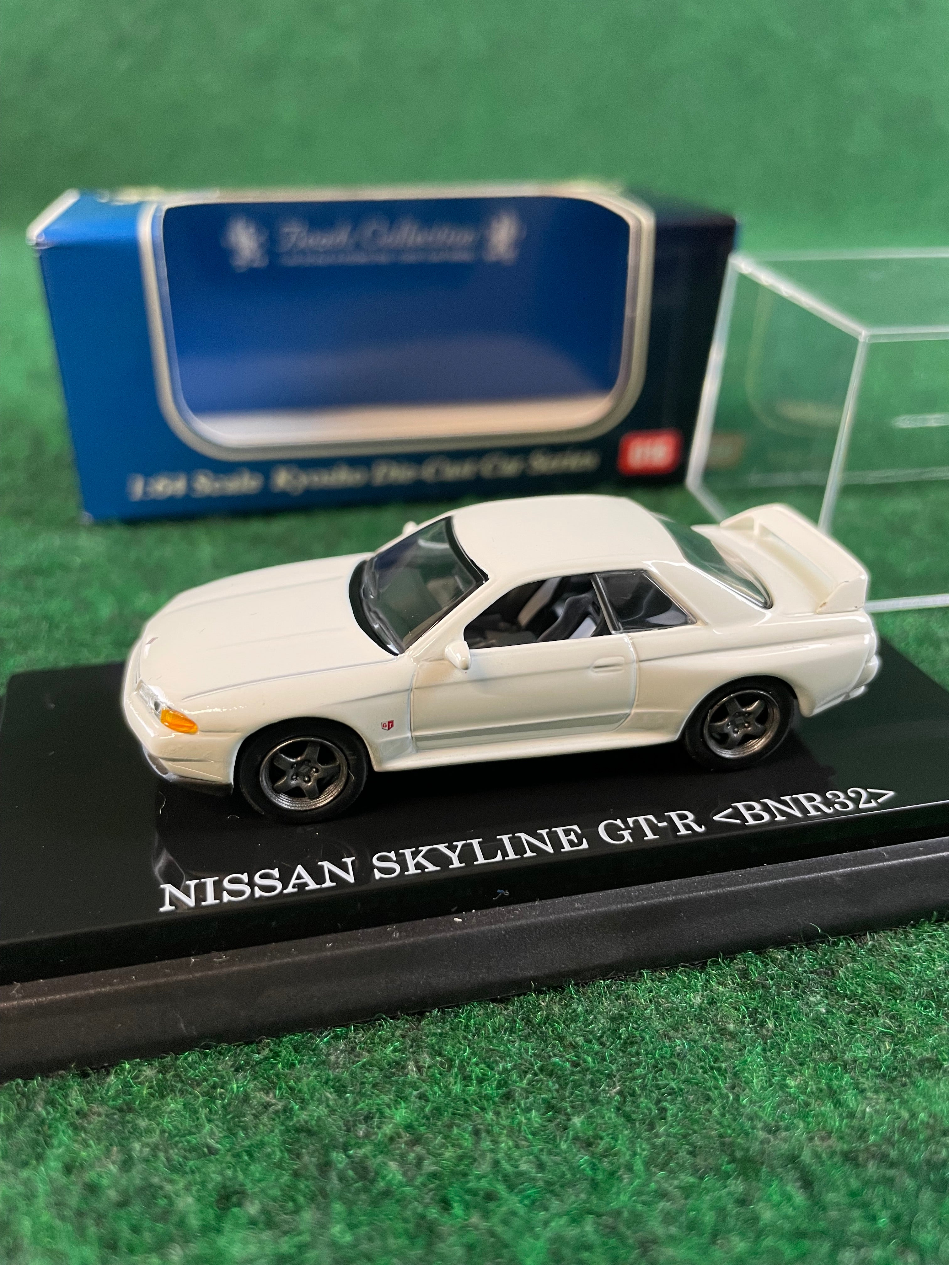 KYOSHO - Beads Collection White Nissan Skyline R32 GT-R 1/64 Scale