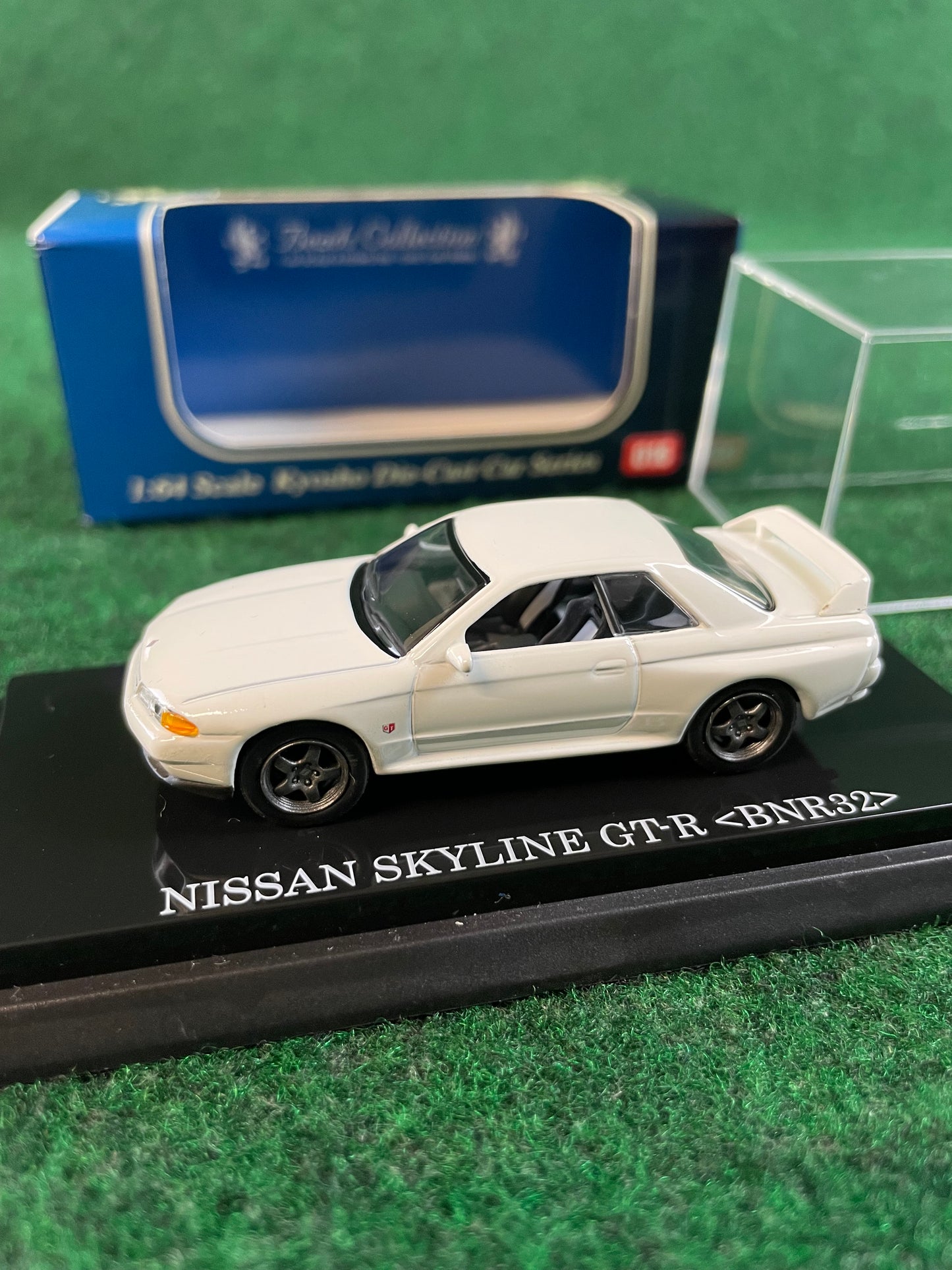 KYOSHO - Beads Collection White Nissan Skyline R32 GT-R 1/64 Scale Diecast
