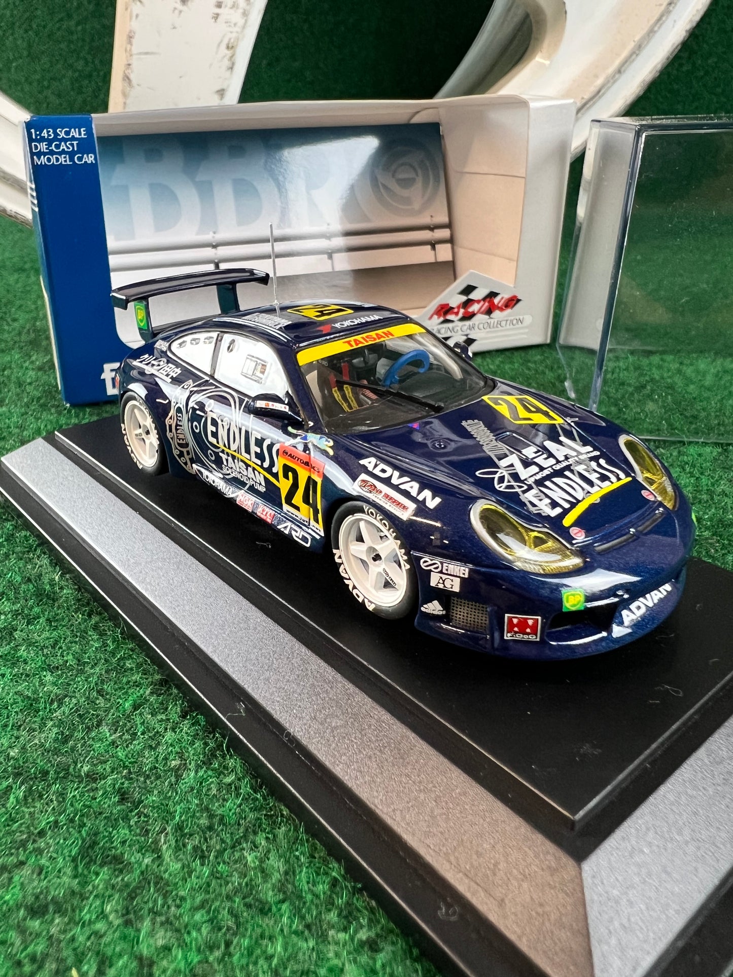 ENDLESS - 2004 Porsche 911 JGTC #26 Centerlock Race Wheel and Goods Set