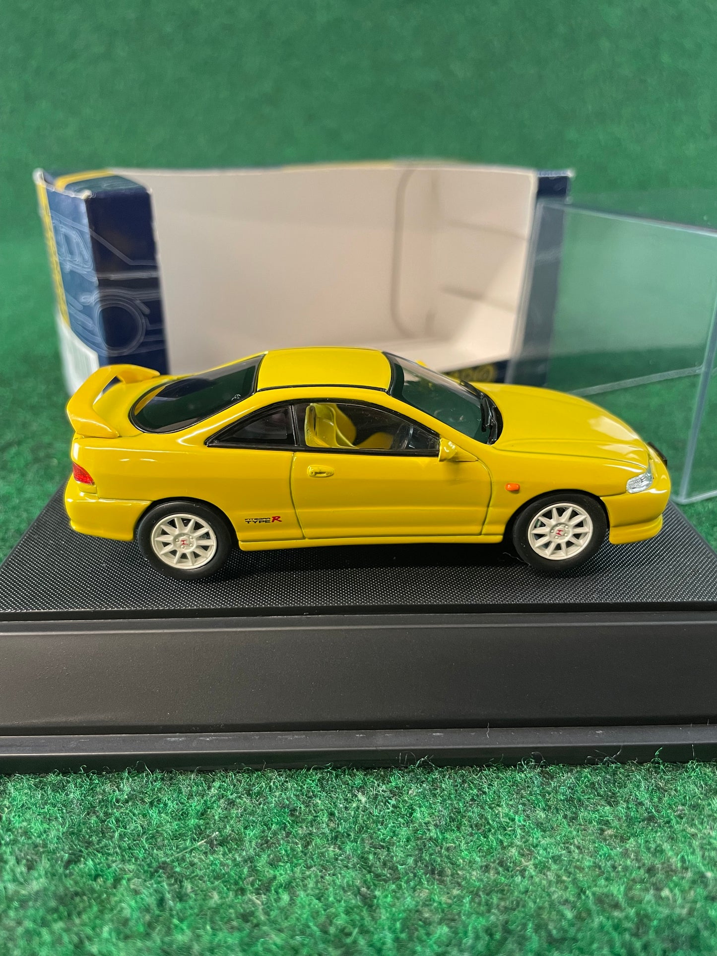 EBBRO Trendies Honda Integra Type R DC2 (Yellow) 1/43 Scale Diecast