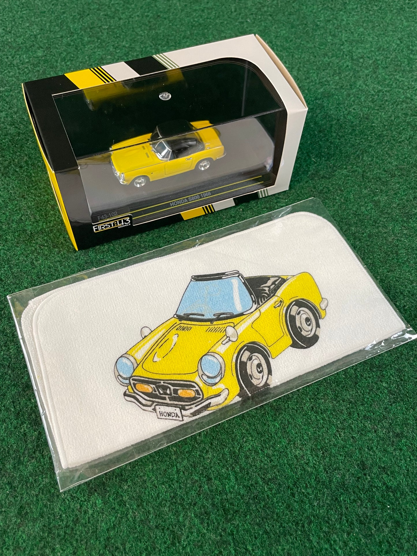 First43 Honda S800 1/43 Scale Diecast and Honda Collection Hall Towel Set