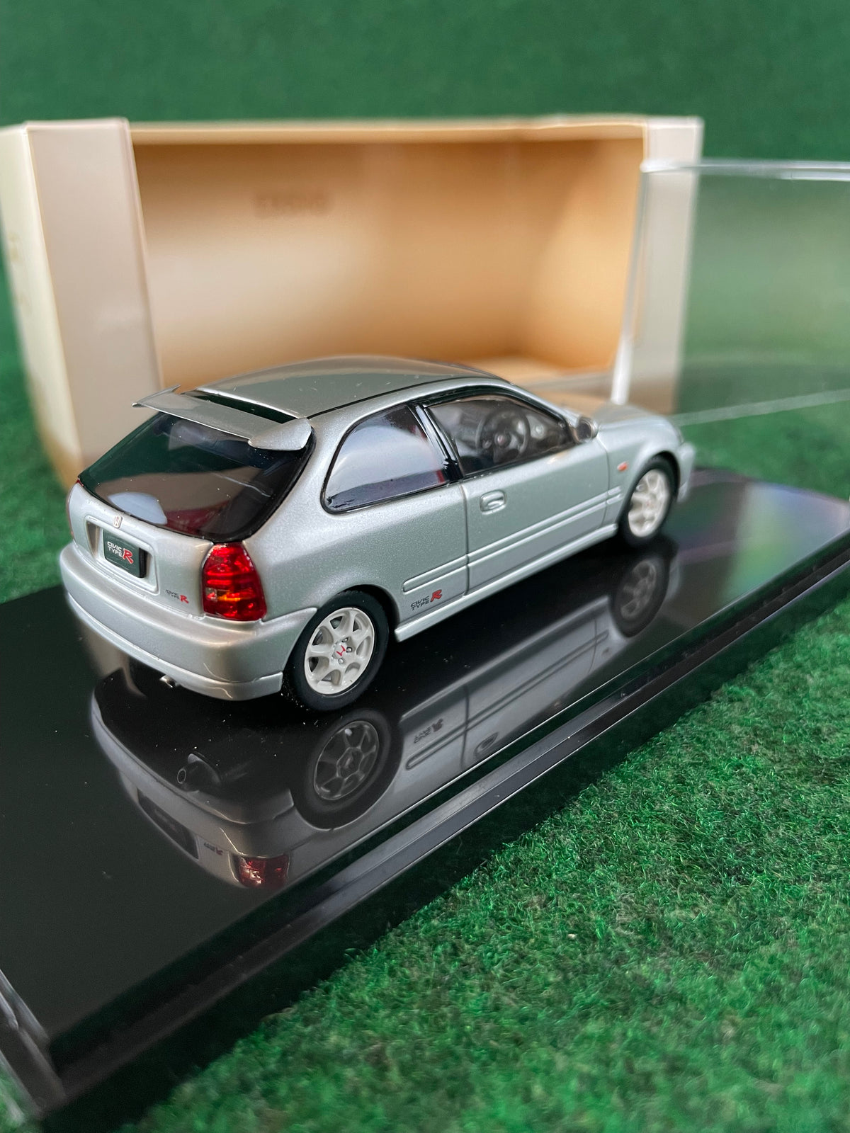 EBBRO Oldies - Honda Civic Type R EK9 Early Version (Silver) 1/43 Scale Diecast