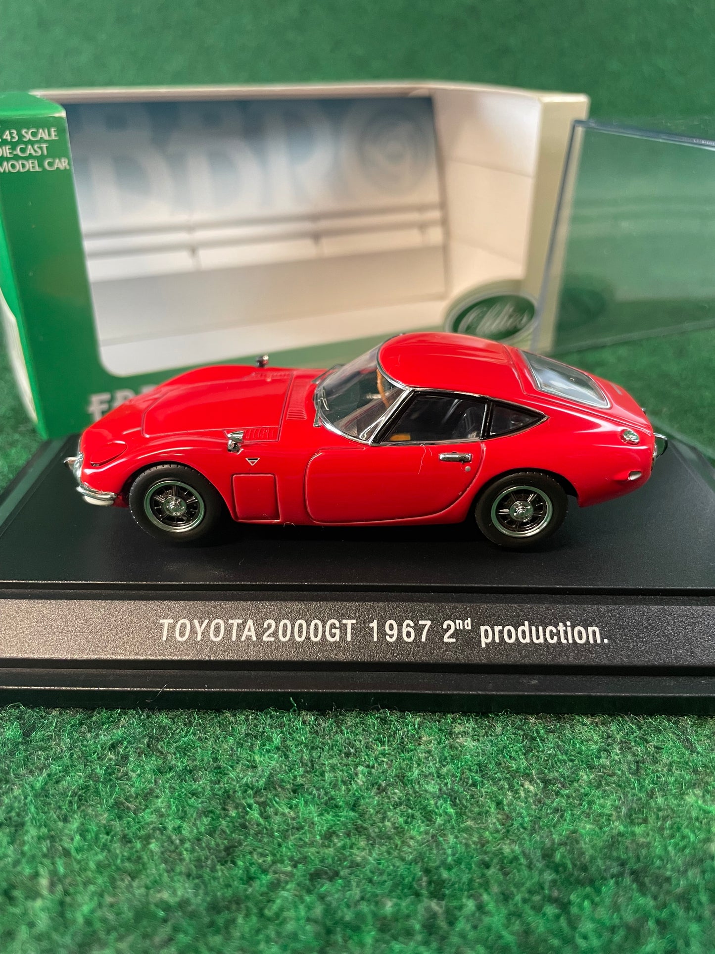 EBBRO - Toyota 2000GT 2nd Production Red 1/43 Scale Diecast